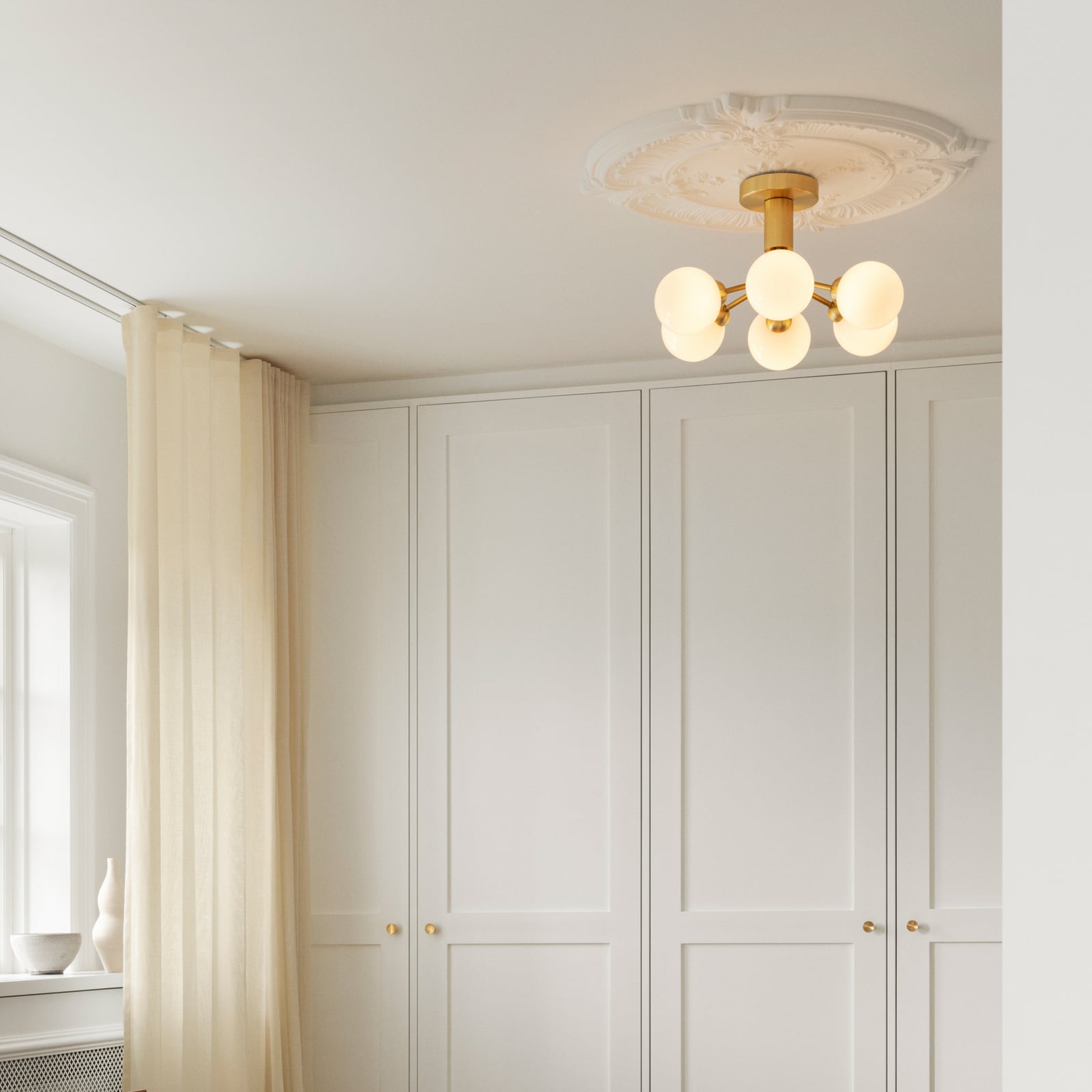 Apiales 6 loftlampe, messing/opal, Ø 50 cm, 6 lyskilder - Nuura