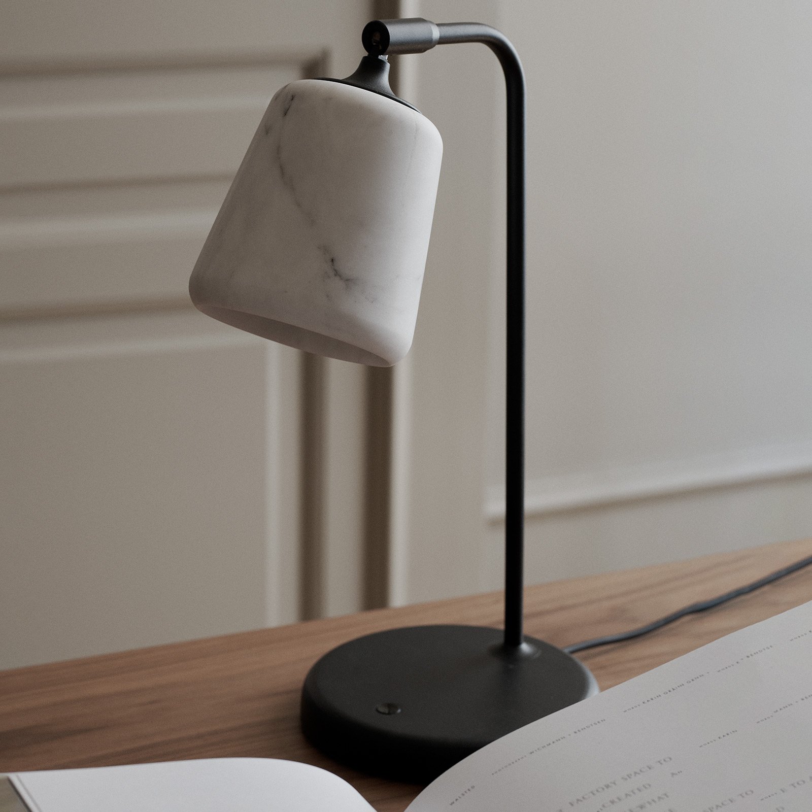 New Works Material New Edition lampe poser, marbre