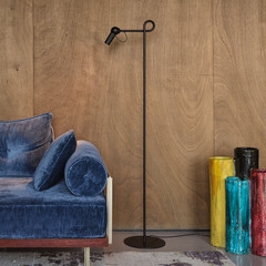 kdln LED stāvlampa Bird, melna, 126 cm, metāla, ar iespēju regulēt apgaismojumu