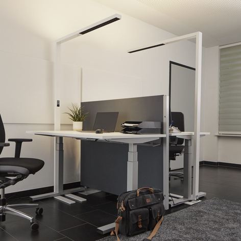 Office-LED-Stehleuchte Jolinda, CCT, mit Sensor