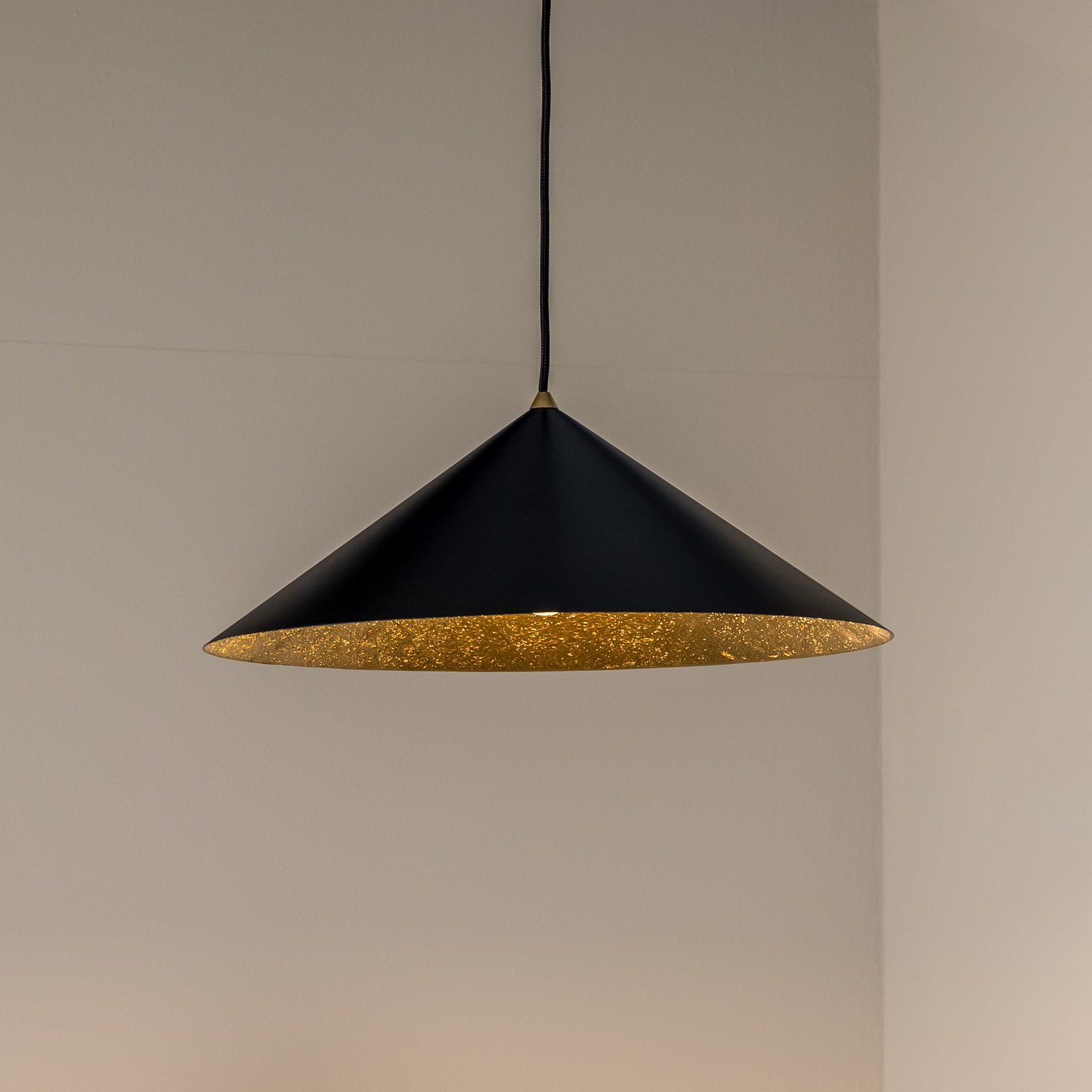 Fuji pendant light, composite fibre, black/gold-coloured, Ø 50 cm