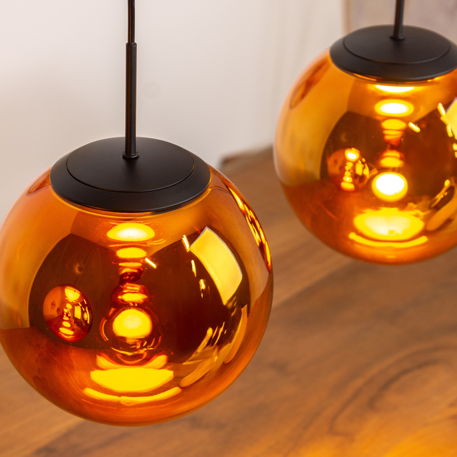 LED hanging light Altaïr amber-coloured 4-bulb glass 3,000 K