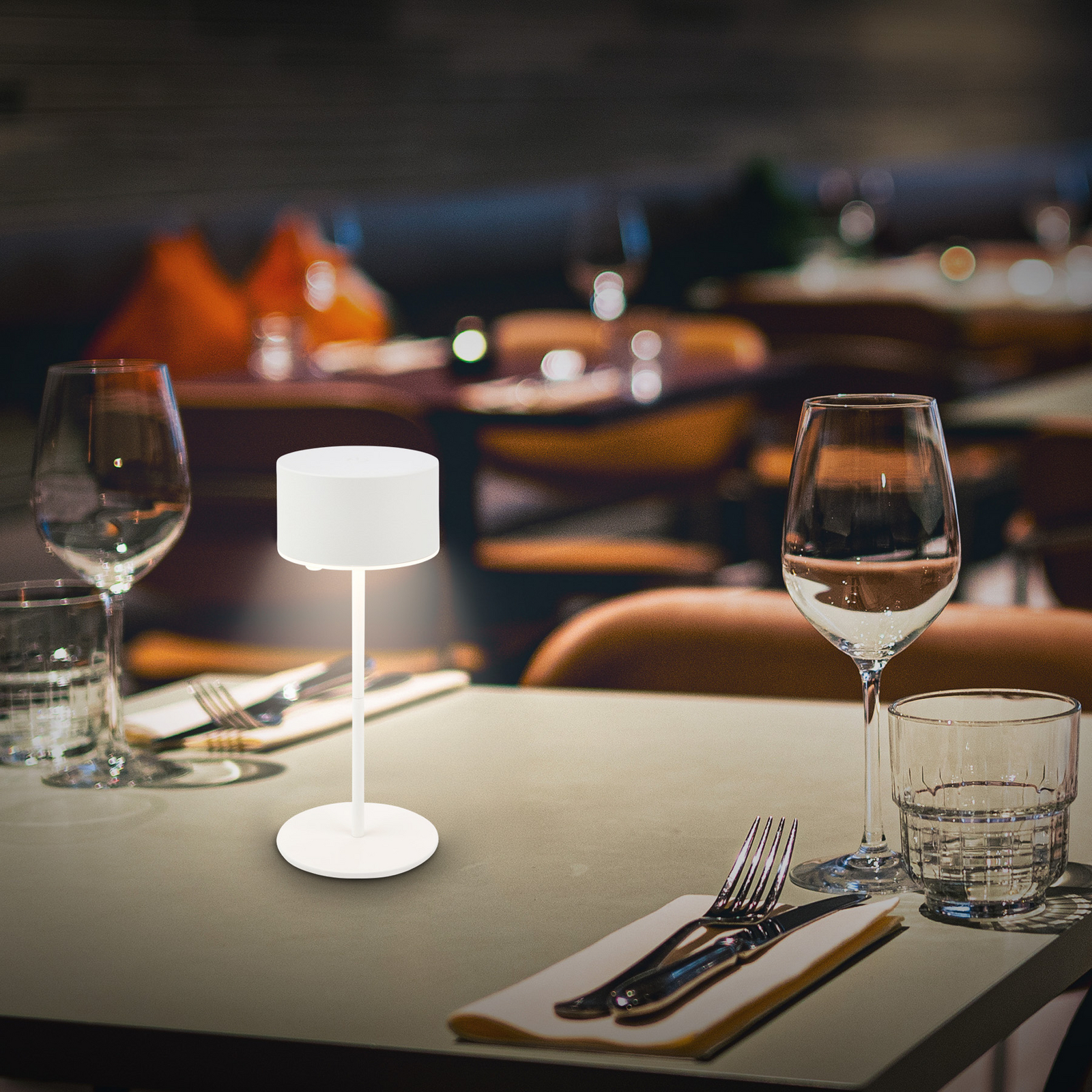 lampe à poser LED rechargeable Kira, blanche, hauteur 19 cm, IP44, touchdim lampe à poser LED rechargeable Kira, blanche, hauteur 19 cm, IP44, touchdim