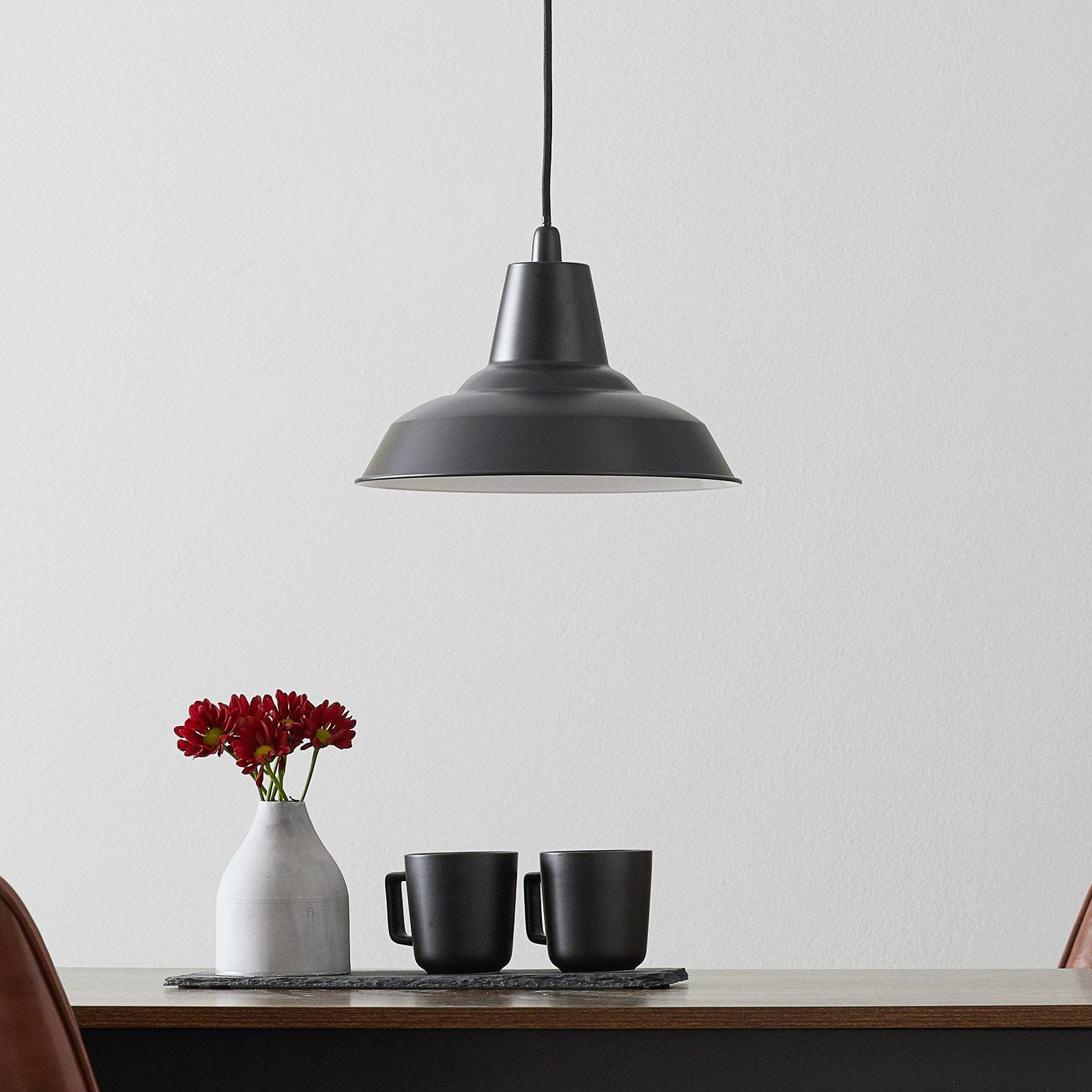Czarna metalowa lampa wisząca Lyne
