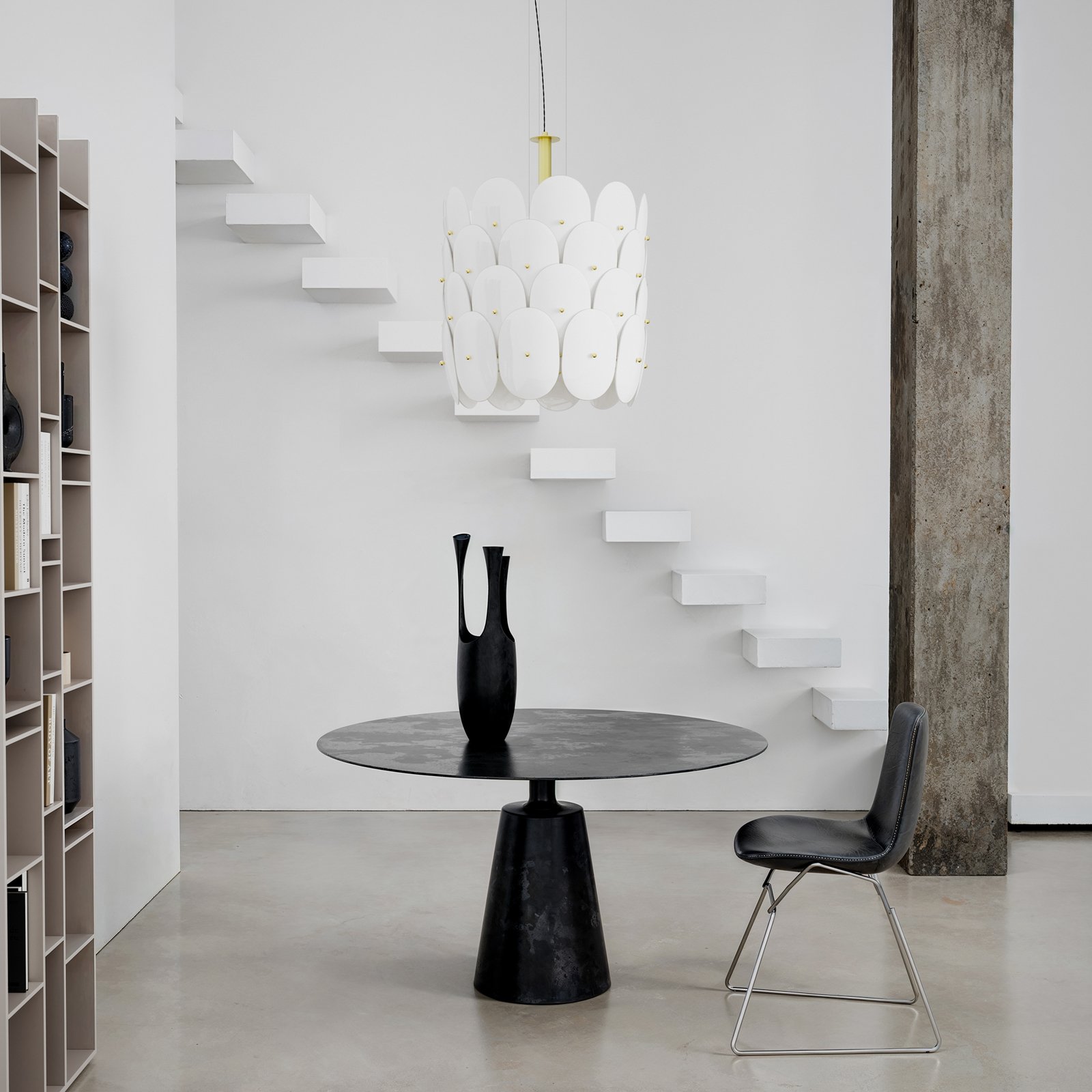 By Rydens pendellampe Omlott, messing/hvit, Ø 50 cm