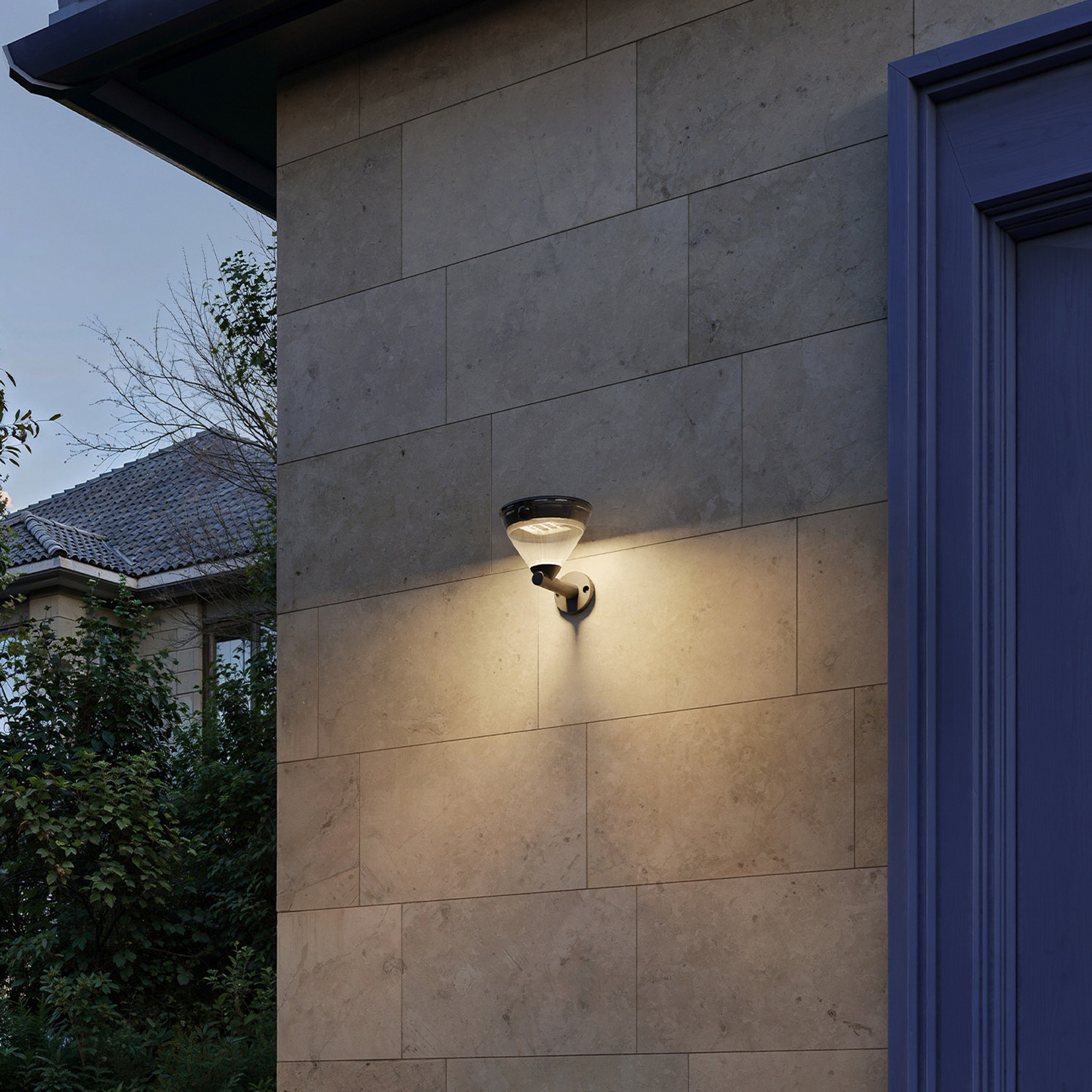 Philips LED-sončna stenska svetilka Kyna, črna, senzor, IP44 Philips LED-sončna stenska svetilka Kyna, črna, senzor, IP44