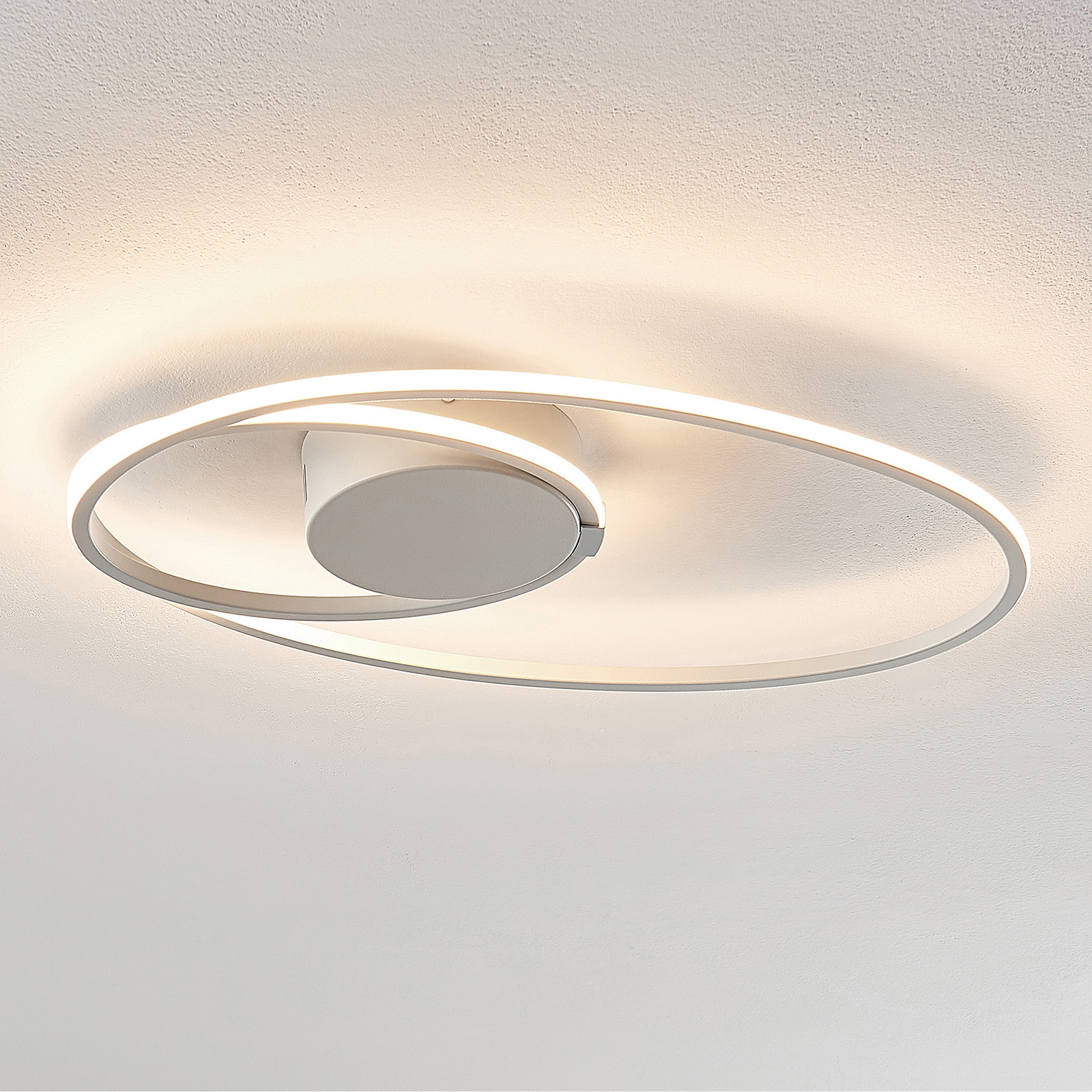 Lindby Xenias LED-taklampe, hvit