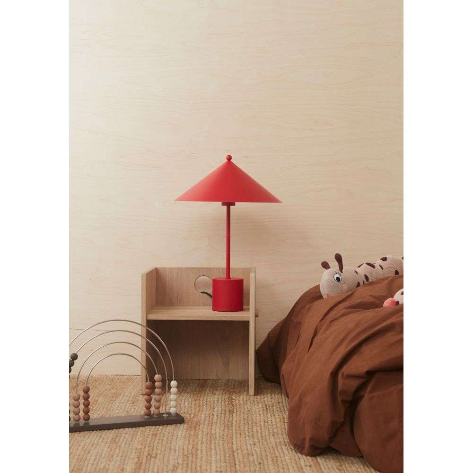 Lampa stołowa OYOY Living Design „Kasa”, czerwona, metalowa, E14 Lampa stołowa OYOY Living Design „Kasa”, czerwona, metalowa, E14
