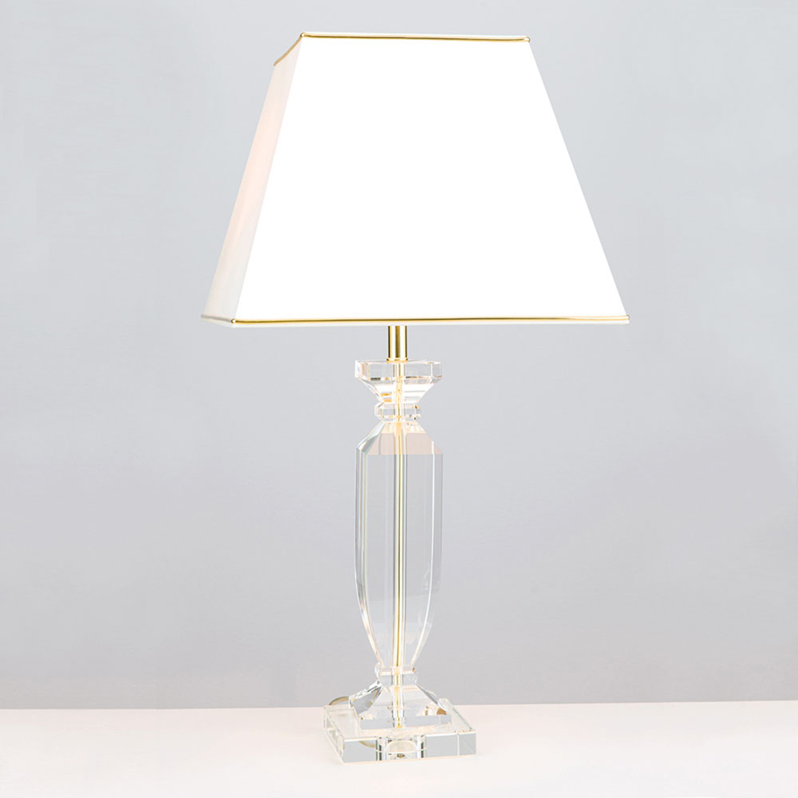 Lámpara de mesa Pokal con cristal oro/crema