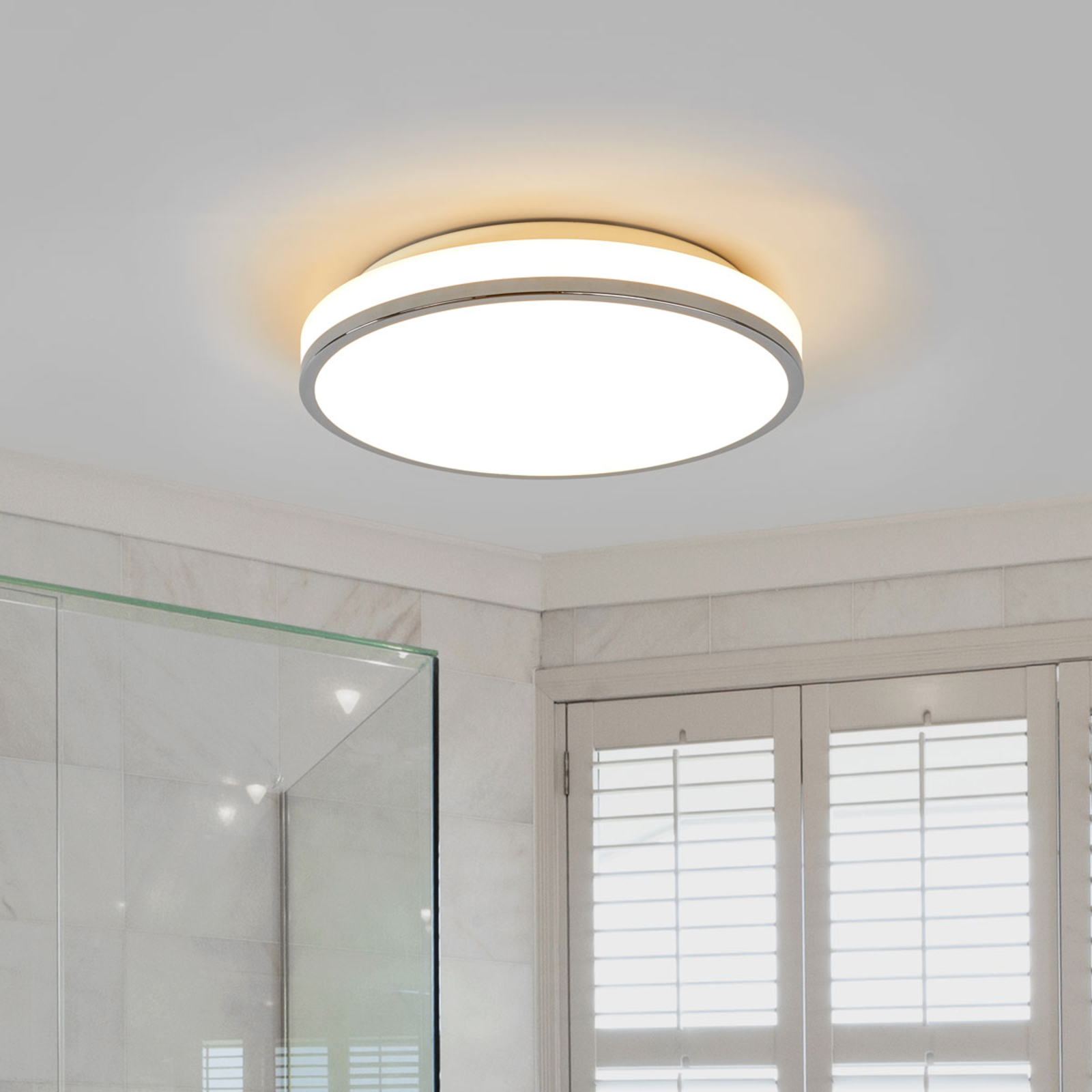 Lyss - LED badkamer plafondlamp met chromen rand