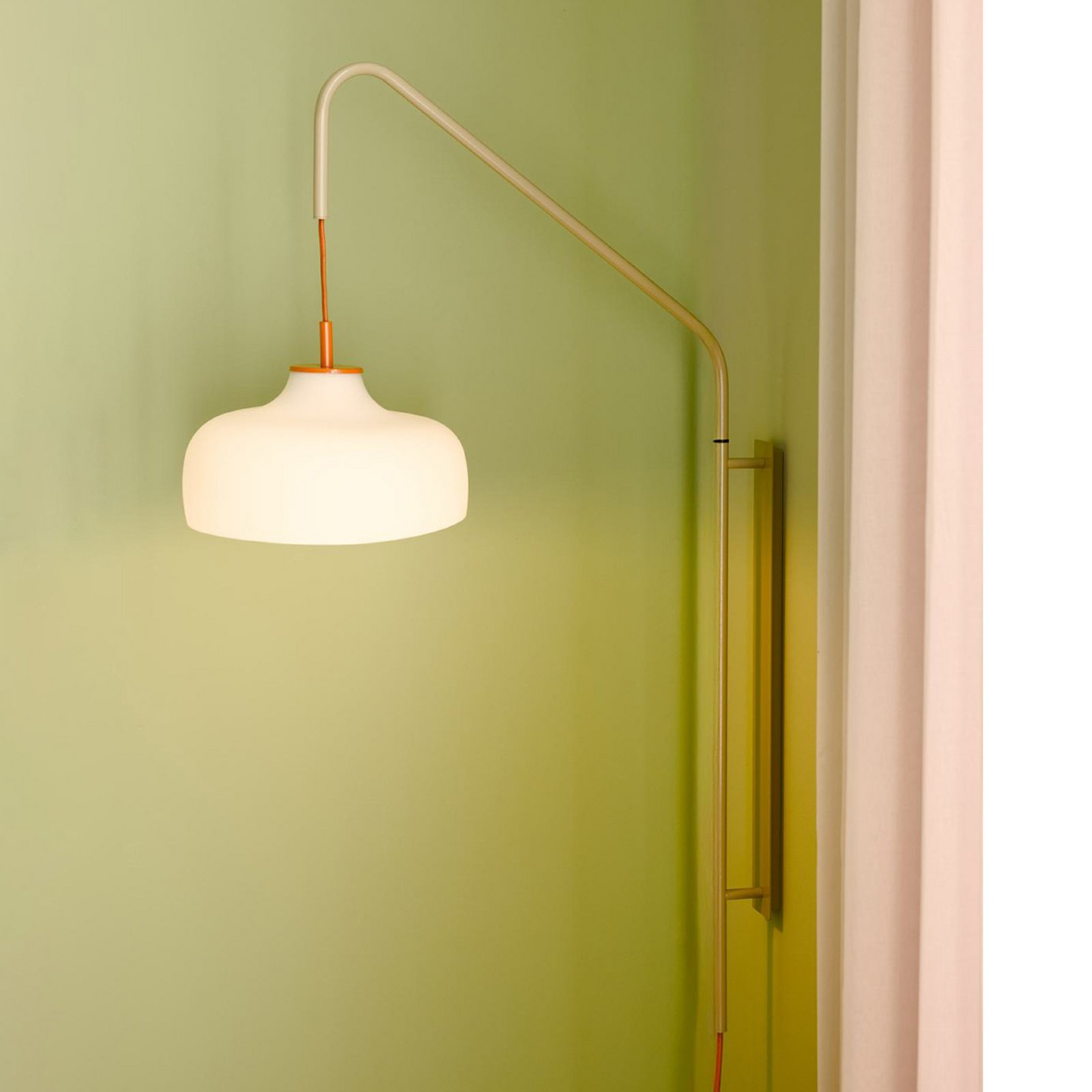 Applique murale Current, sable clair, saillie 71 cm - HÜBSCH