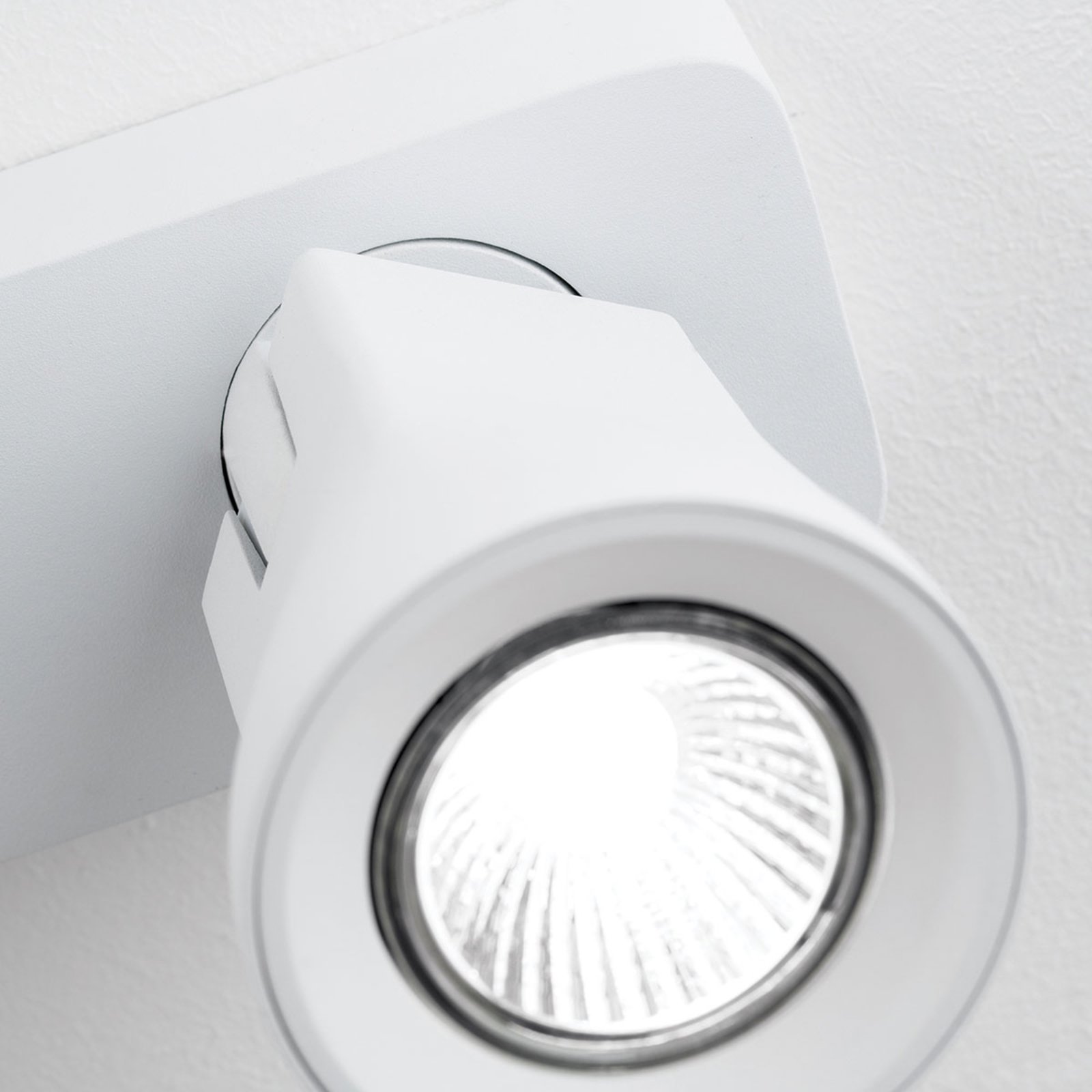 Adjustable Aurora surface-mounted downlight 3-bulb