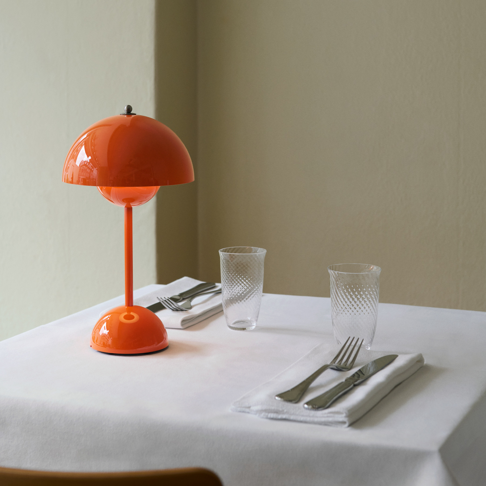 Flowerpot VP9 LED-Akku-Tischlampe, orange, IP44 - &TRADITION Flowerpot VP9 LED-Akku-Tischlampe, orange, IP44 - &TRADITION