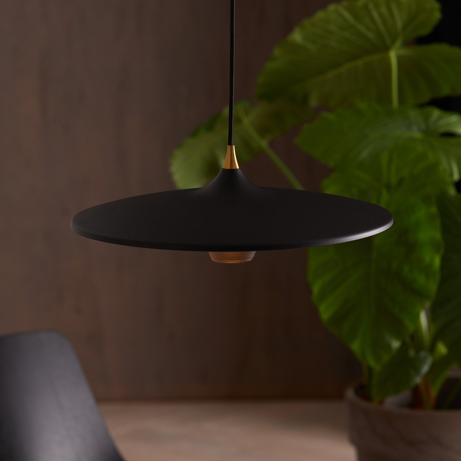 LOOM DESIGN LED-pendellampa Moja, Ø 42 cm, svart