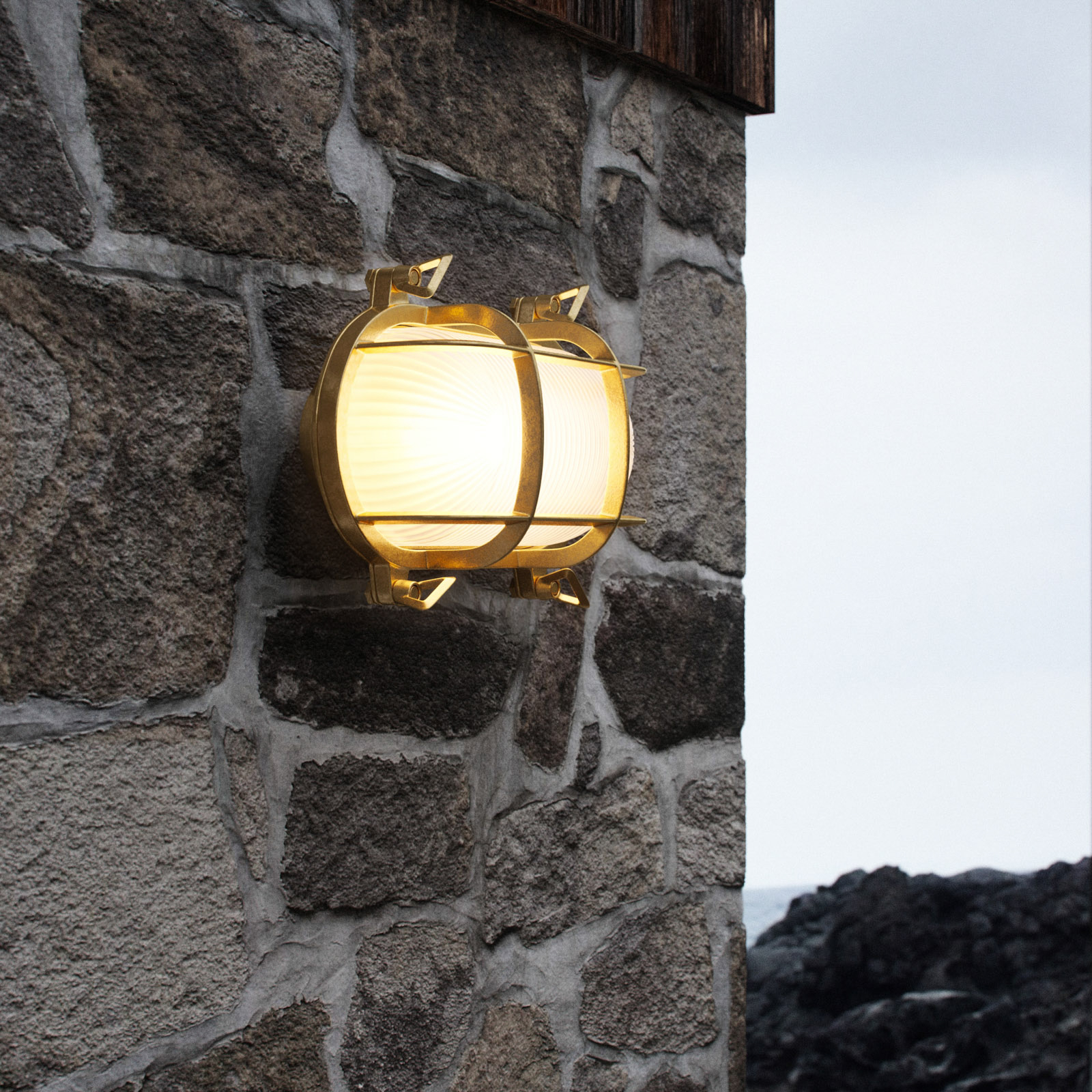 Helford outdoor wall light, brass