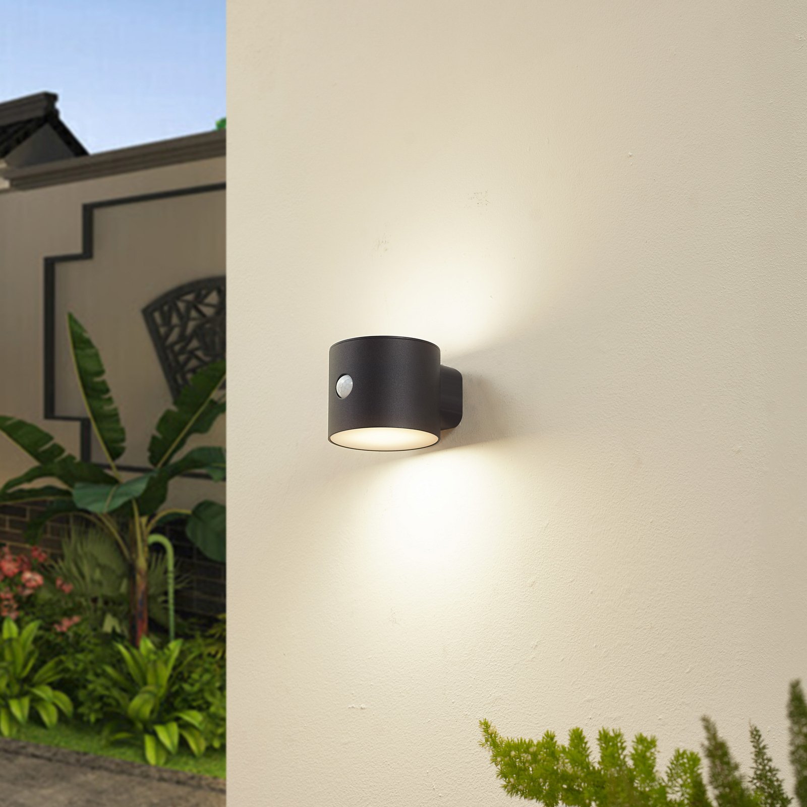 Amren LED Solar Cell Wall Lamp w/Sensor Black - Lindby