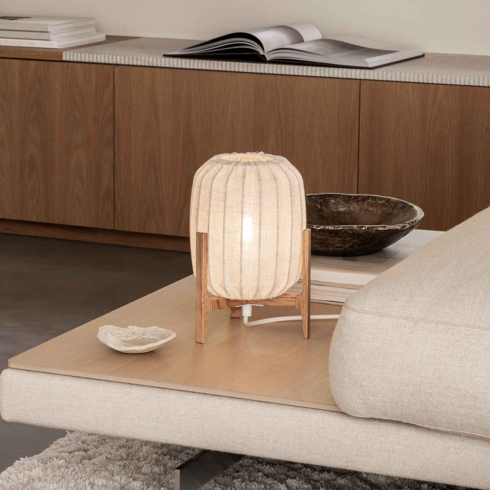 Prisma bordlampe, eik/beige, 24 cm, tre – Watt &amp; Veke