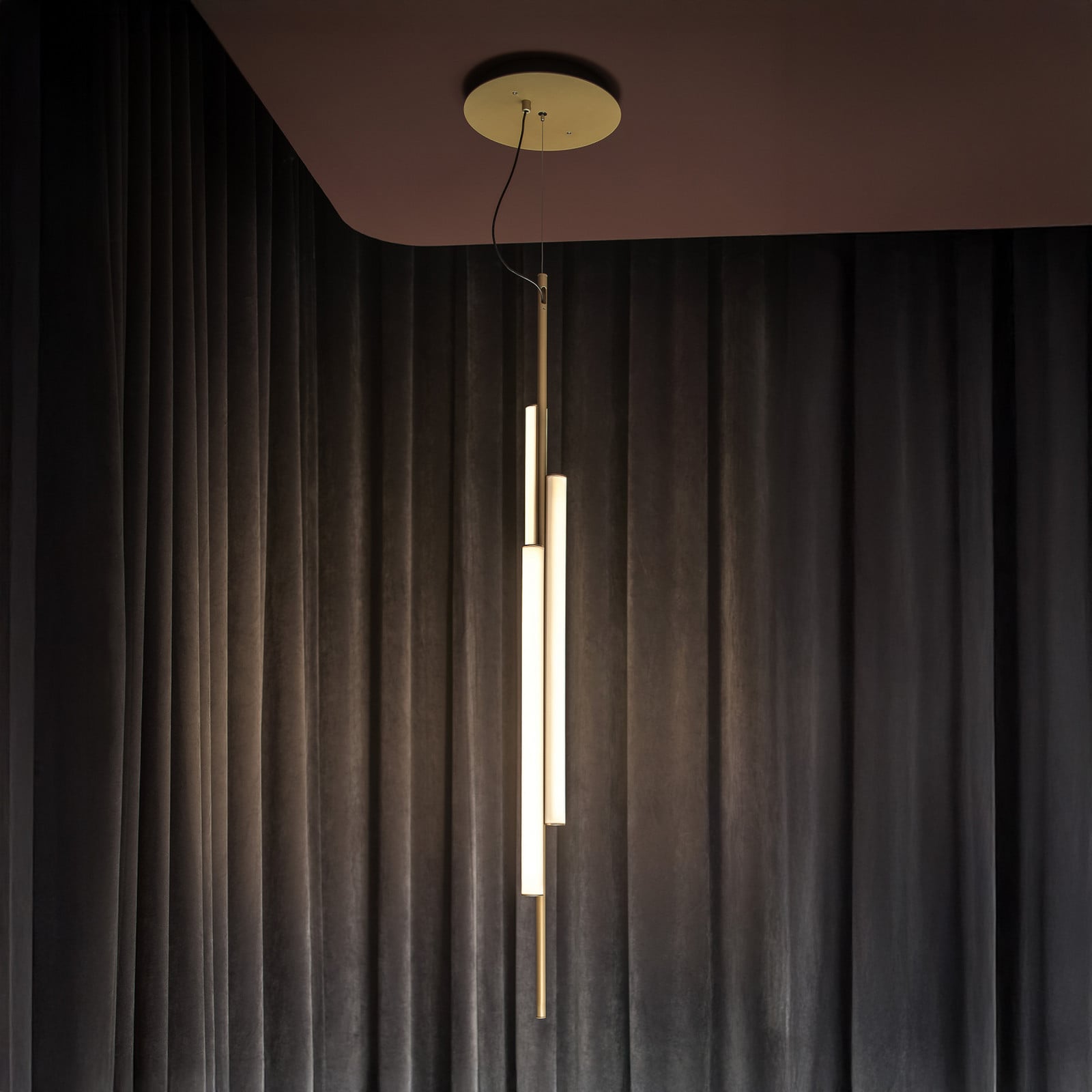 Lampă suspendată LED MARSET Ambrosia 130 cu priză 3000K auriu - Camera de zi / sufragerie - Design - Aluminiu