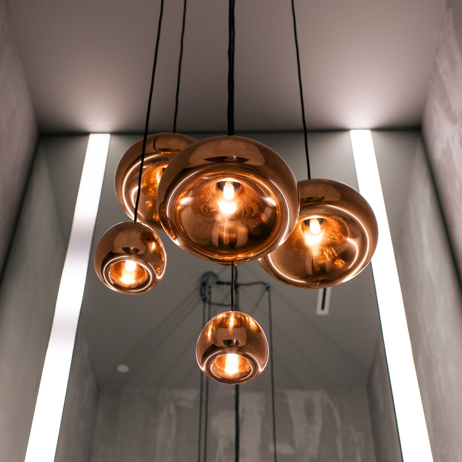 Lampă suspendată LED Tom Dixon Void mini cupru - Camera de zi / sufragerie - Design