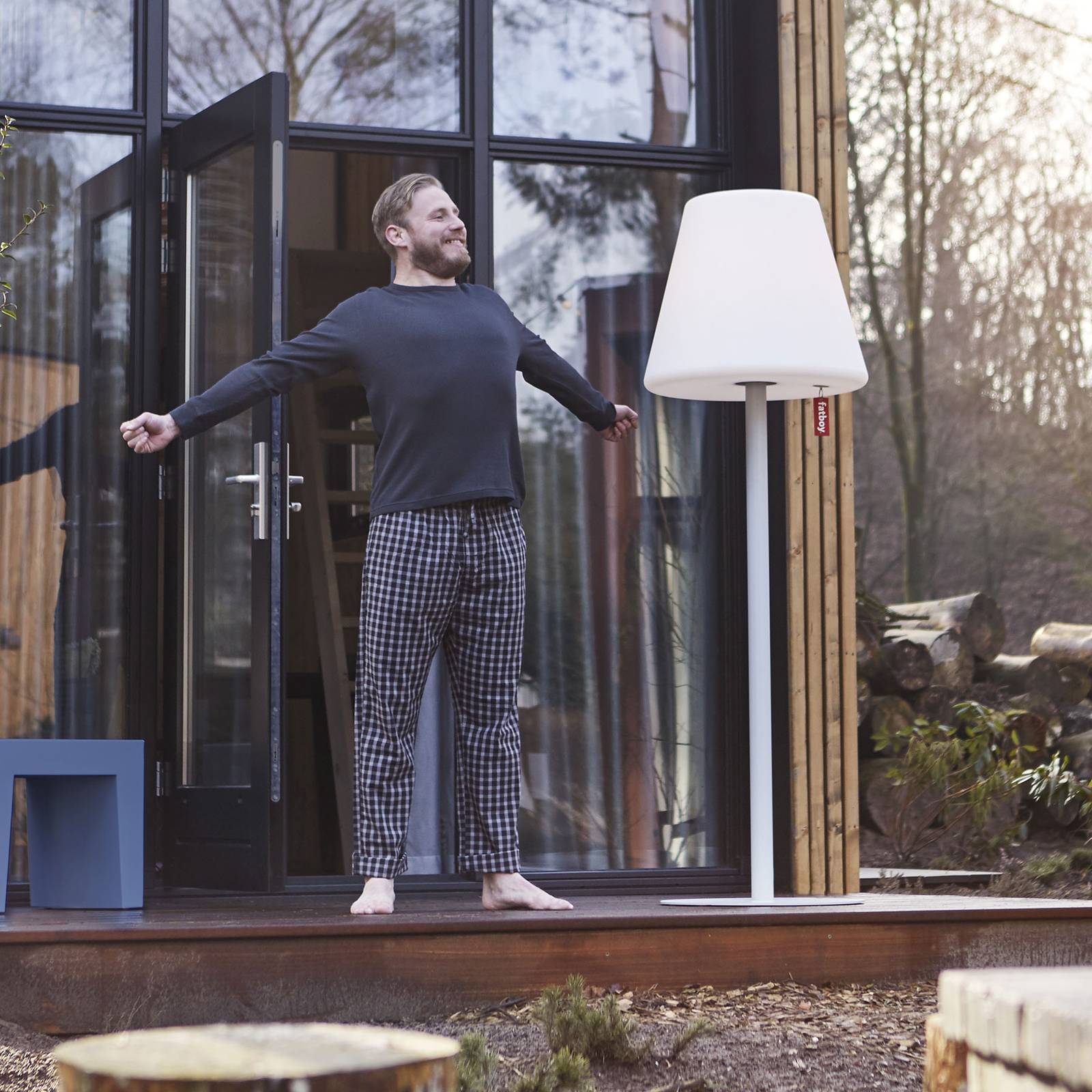 Fatboy Lampa stojąca LED Edison the Giant, jasnoszara, smart, IP55