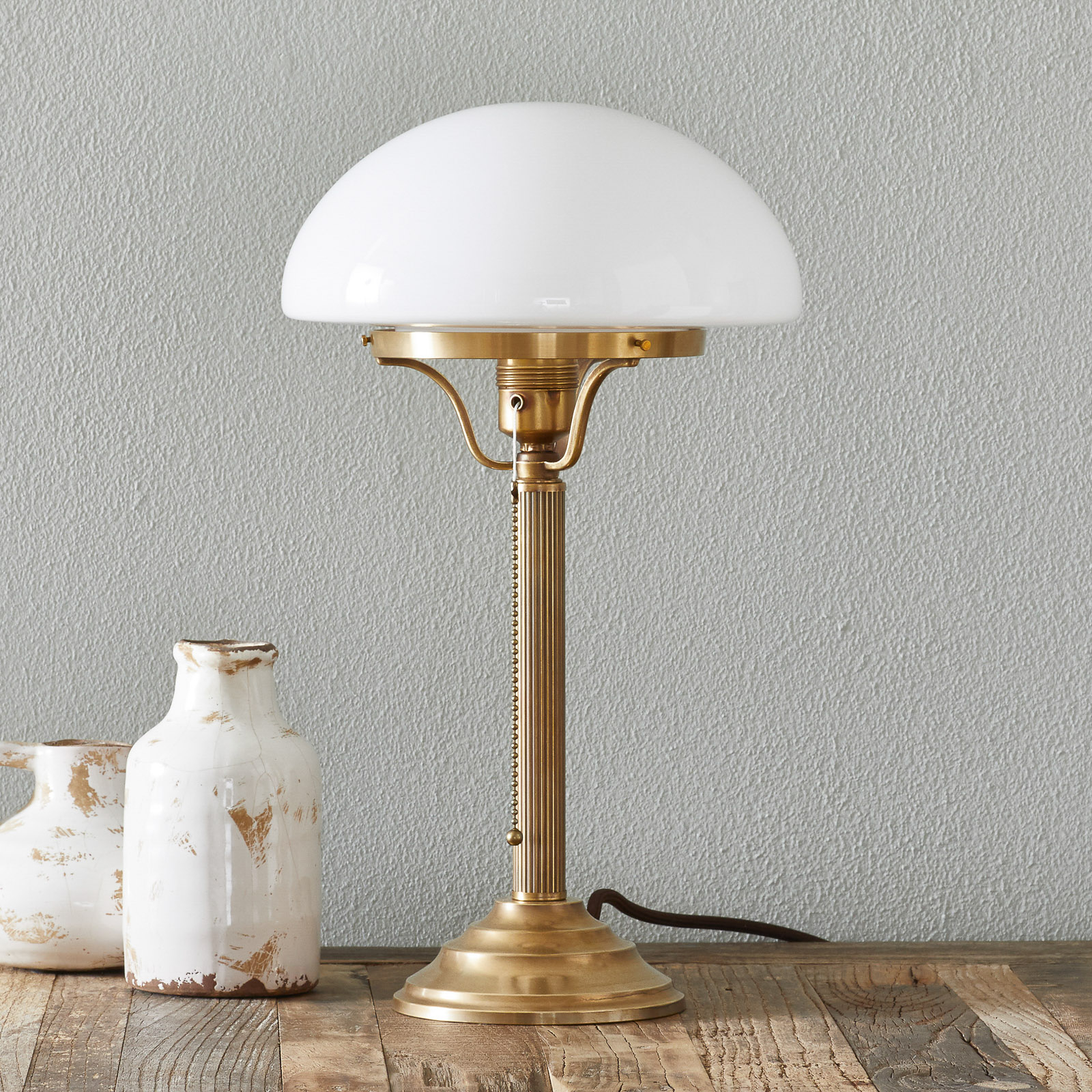 Berliner Messinglamp HARI classic table lamp made of brass, for Living / Dining Room, glass, brass, E27, 75 W, energy efficiency: A++, H: 43 cm