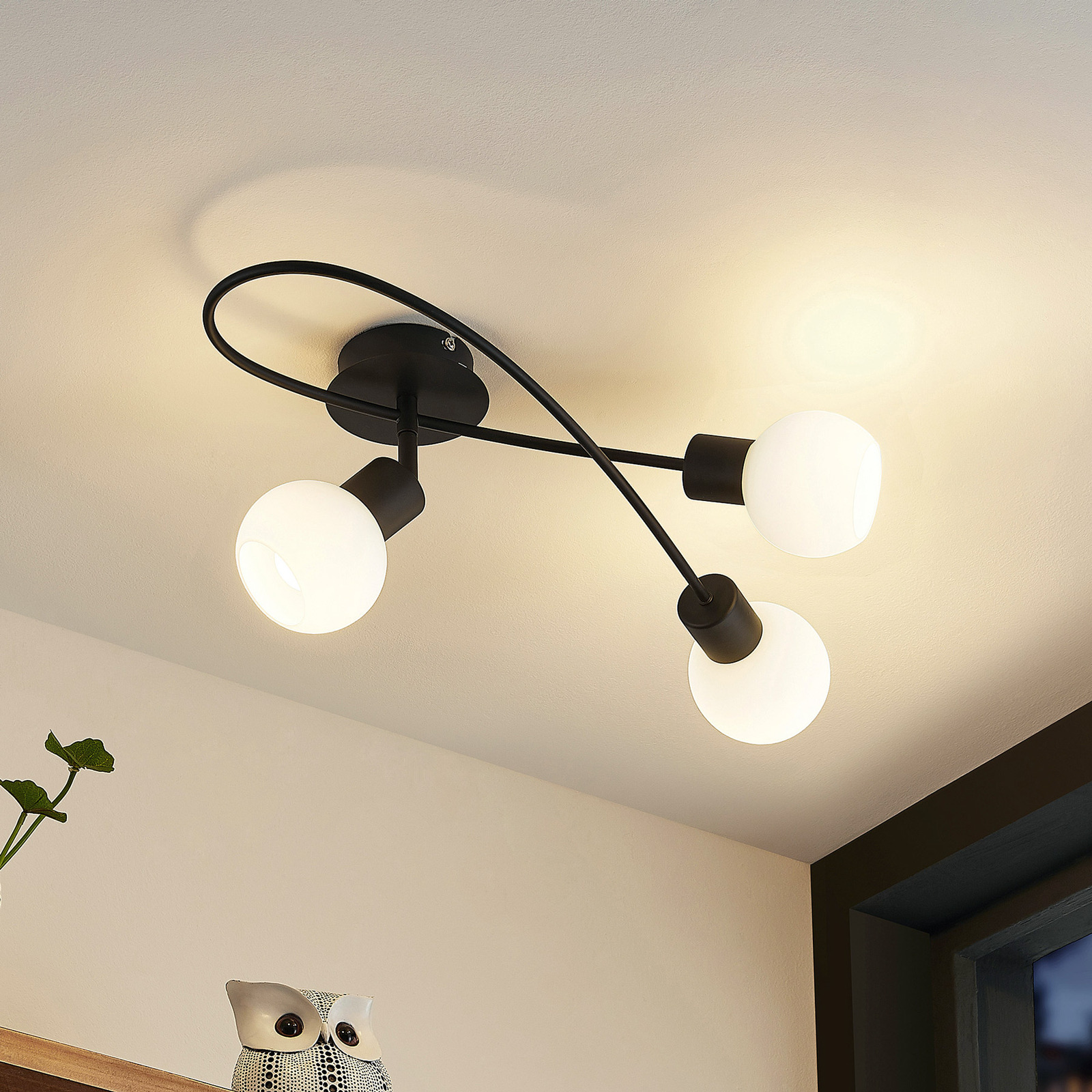 Lindby LED-taklampa Elaina 3 lampor lång svart vit