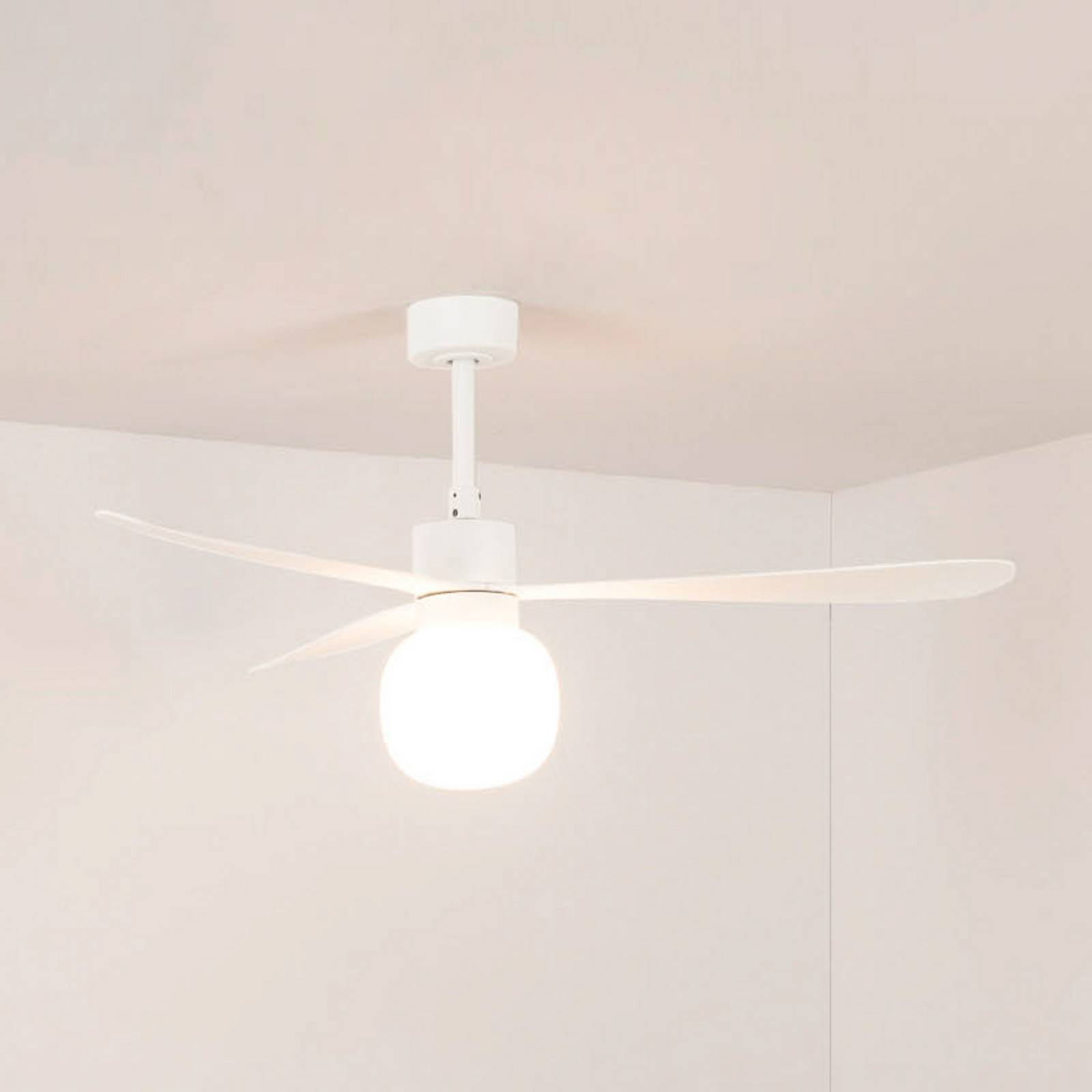 Wentylator sufitowy LED Amelia Ball L, biały, prąd stały, cichy, 132 cm