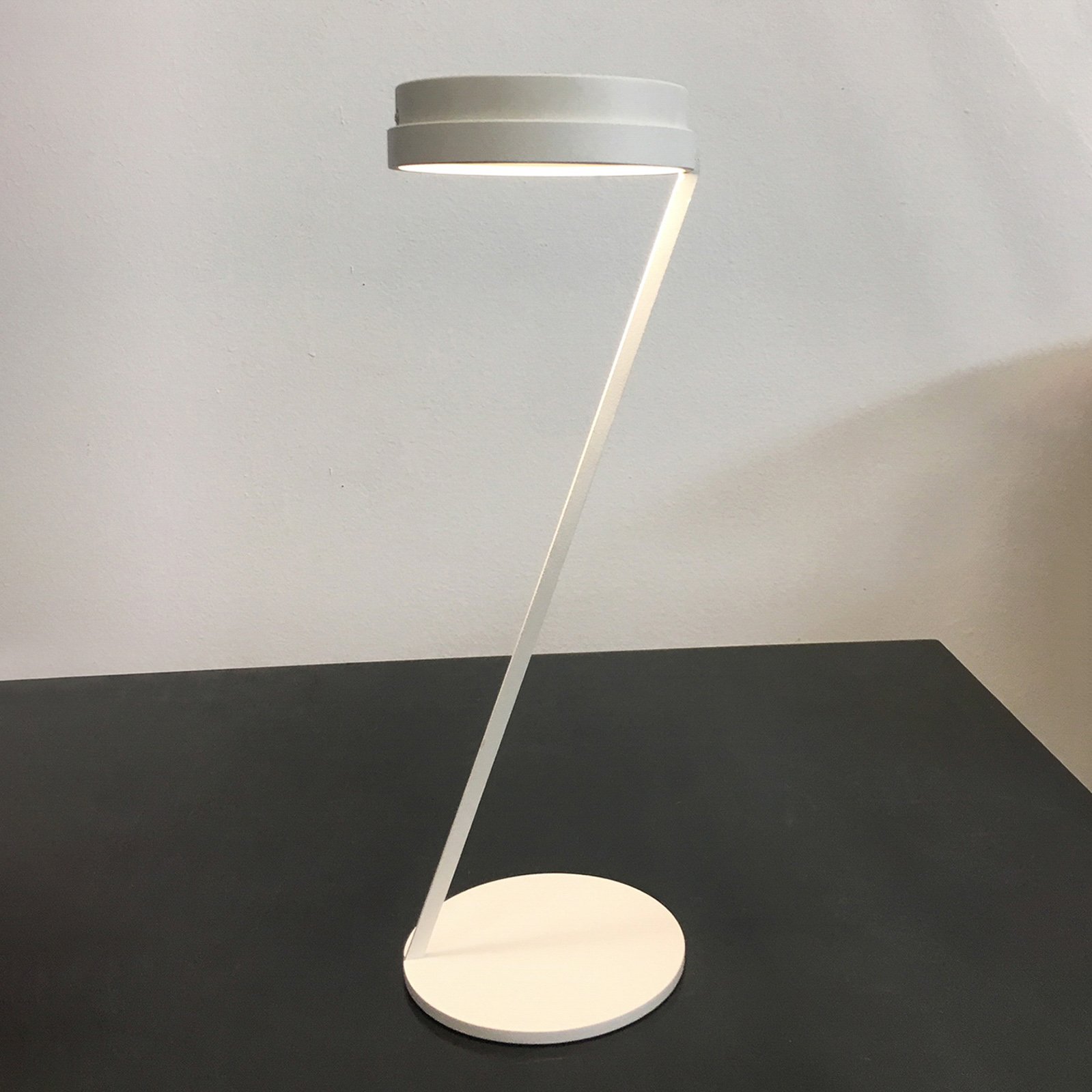 Knikerboker Zeta lampa stołowa LED, czujnik, biała