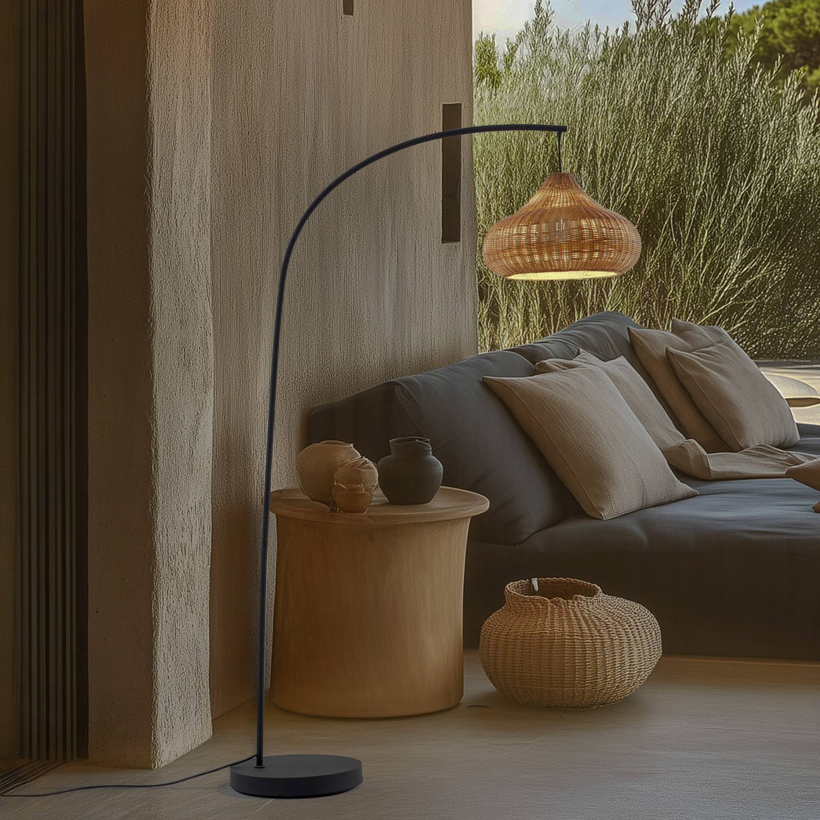 Lucande lampa stojąca zewnętrzna Taniola, beżowy, rattan, 195cm, IP44