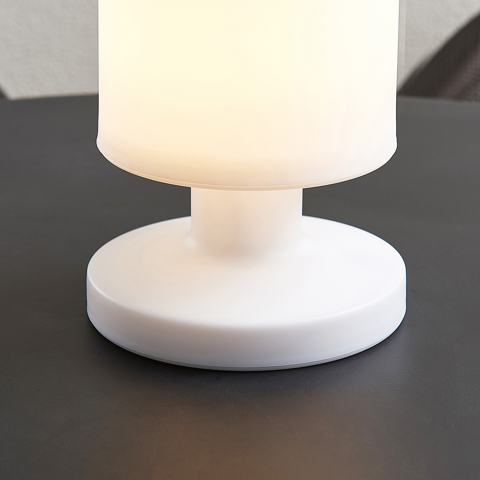 Lindby Grisella LED-bordlampe med batteri, IP44