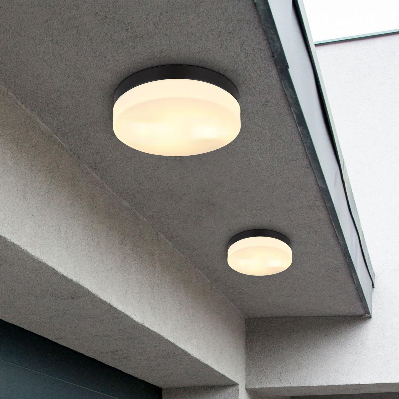 Udendørs loftslampe Vranos, mat sort, Ø 24 cm, aluminium