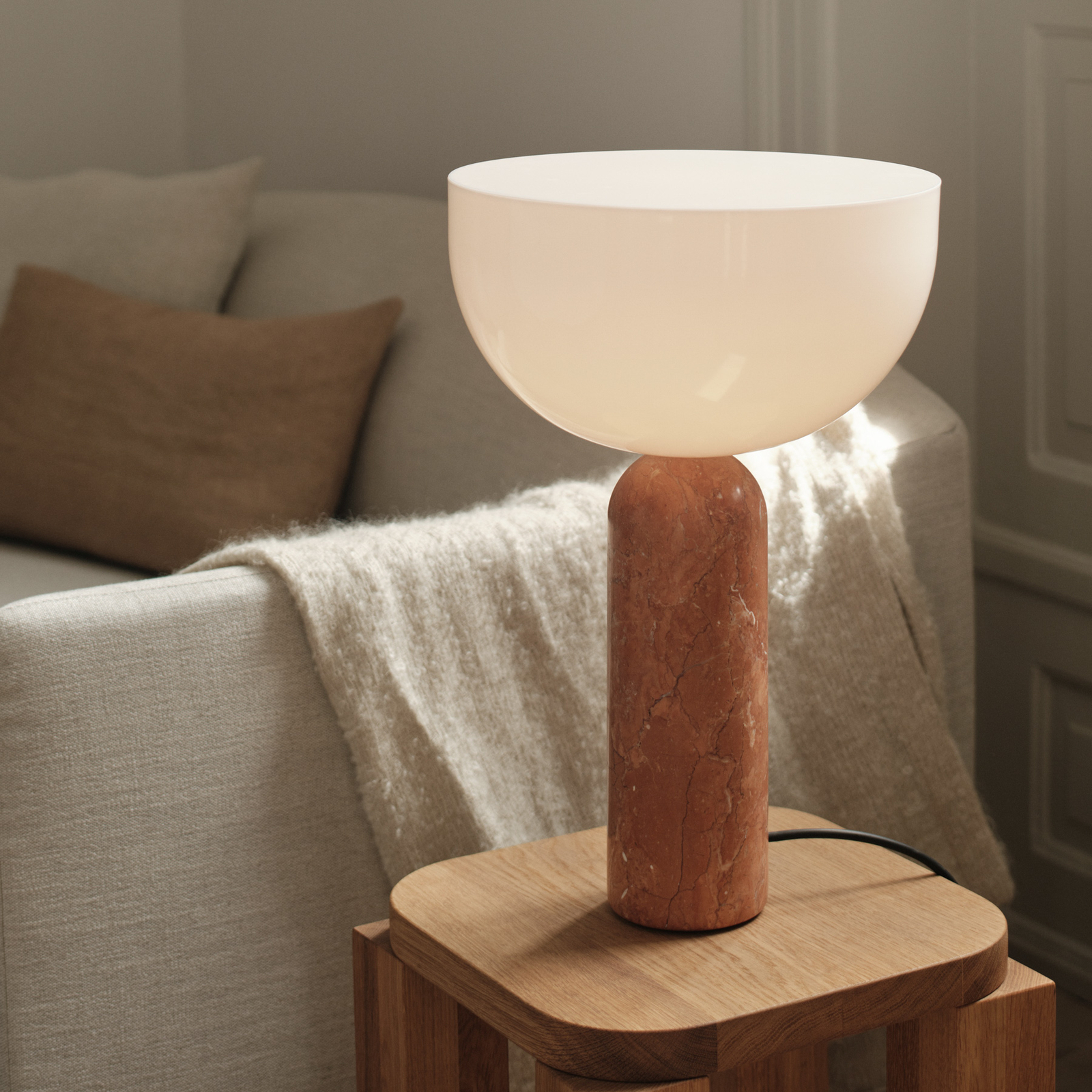 New Works Kizu Large lámpara de mesa Breccia Pernice