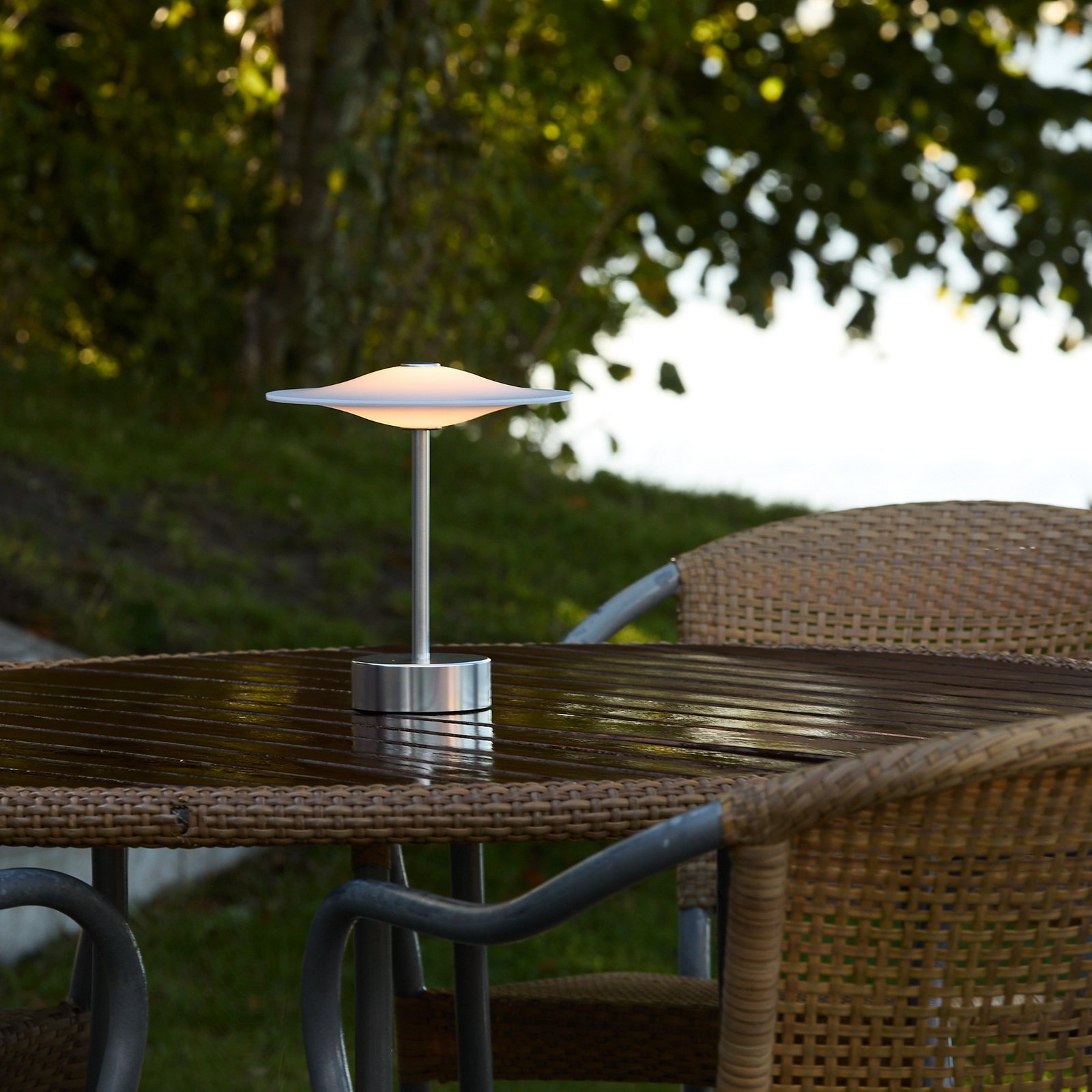 Sinus 22 bærbar LED-bordlampe, stål, IP44 – Piet Hein