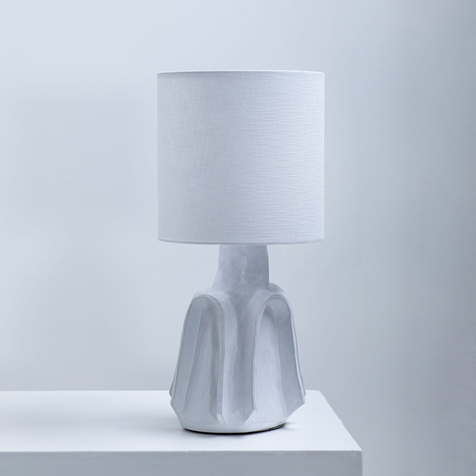 WHITE BILLY 02 bordlampe, stentøj, tekstil, E27 – Serax WHITE BILLY 02 bordlampe, stentøj, tekstil, E27 – Serax
