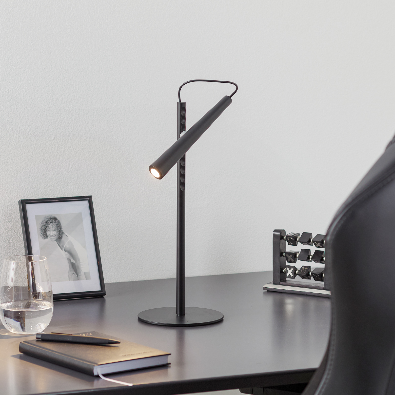 FOSCARINI Foscarini Magneto Be Colour table white/black, for Living / Dining Room, steel, ABS, 5 W, energy efficiency: A+, H: 38 cm