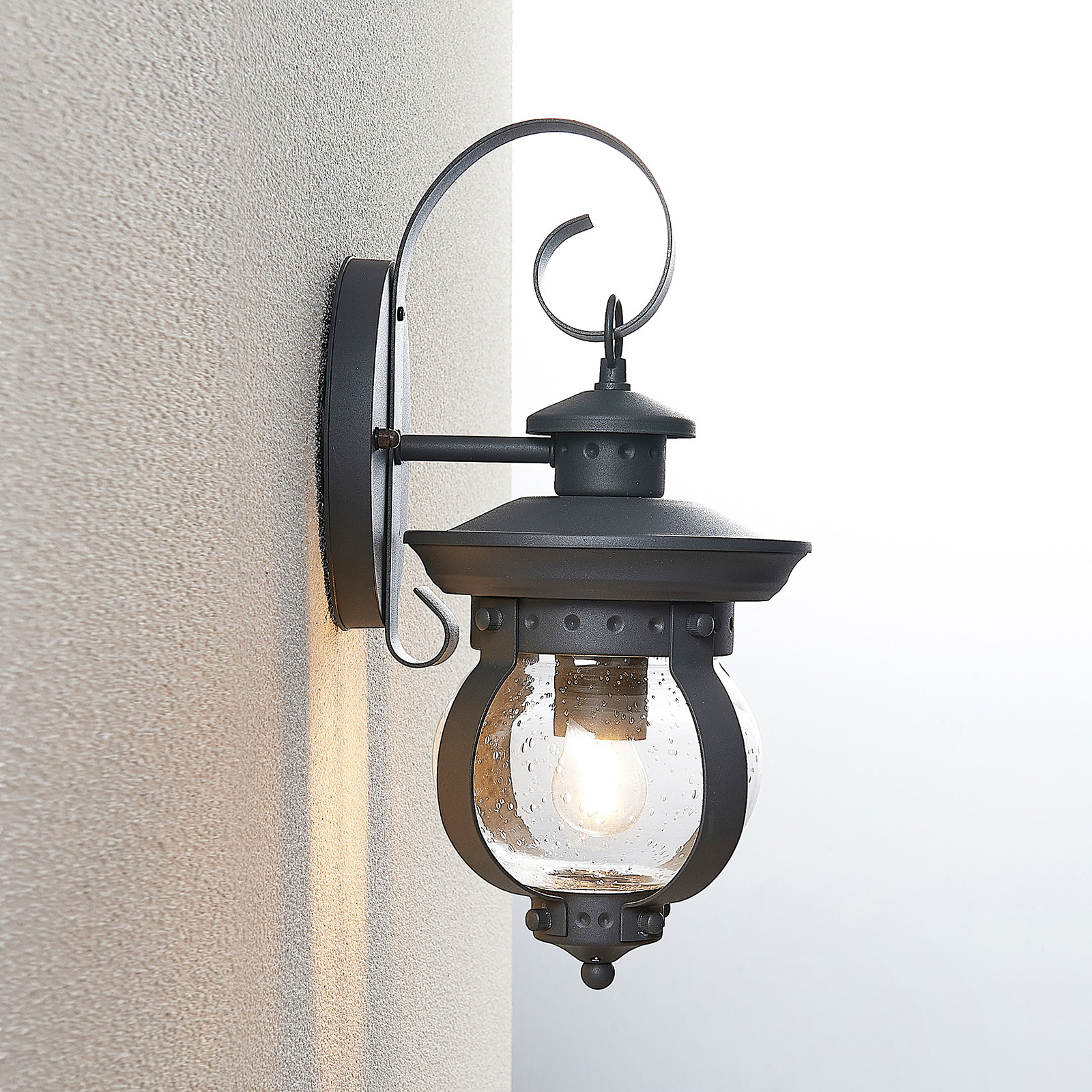 Lindby Farley outdoor wall light | Lights.co.uk