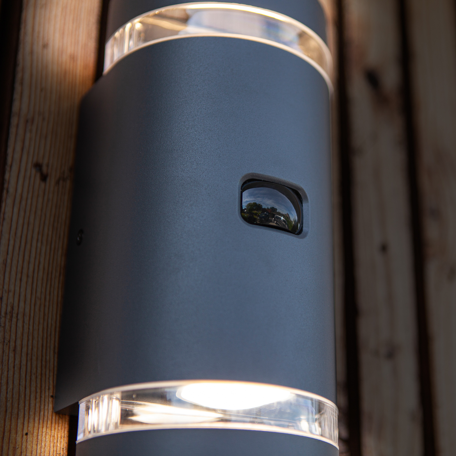 Focus outdoor wall lamp round 2-bulb grey sensor