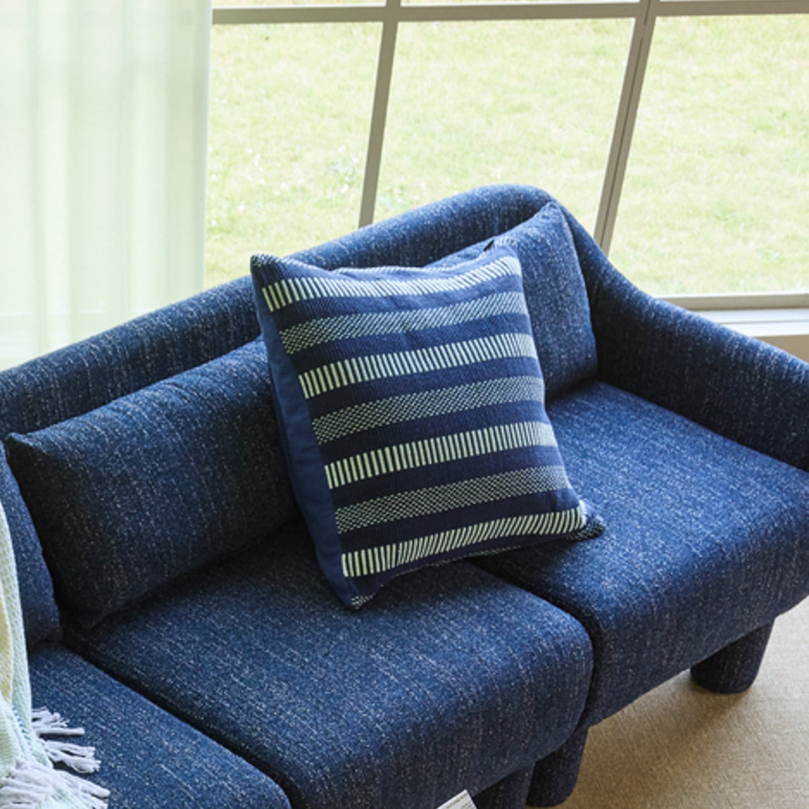 Cuscino Morph blu scuro, larghezza 60 cm - Hübsch