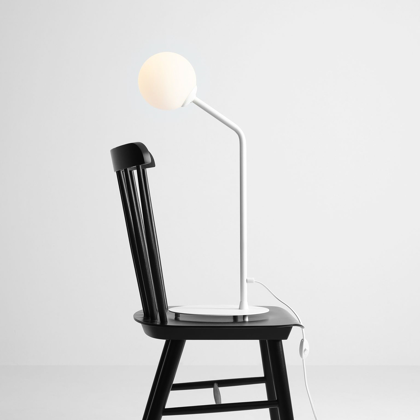 1065B table lamp, 1-bulb, white