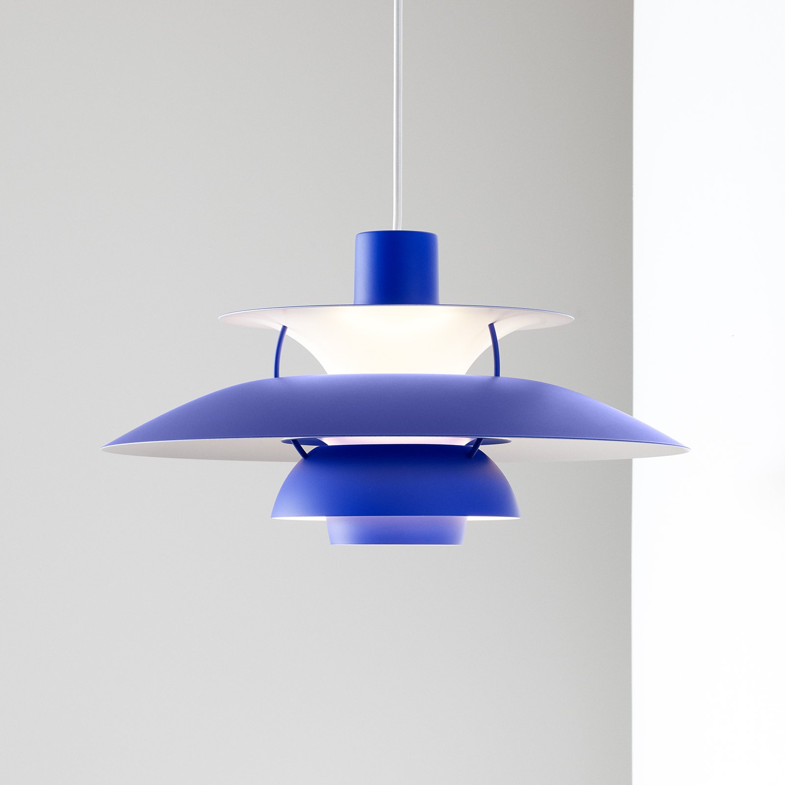 Louis Poulsen PH 5 hanglamp monochroom blauw