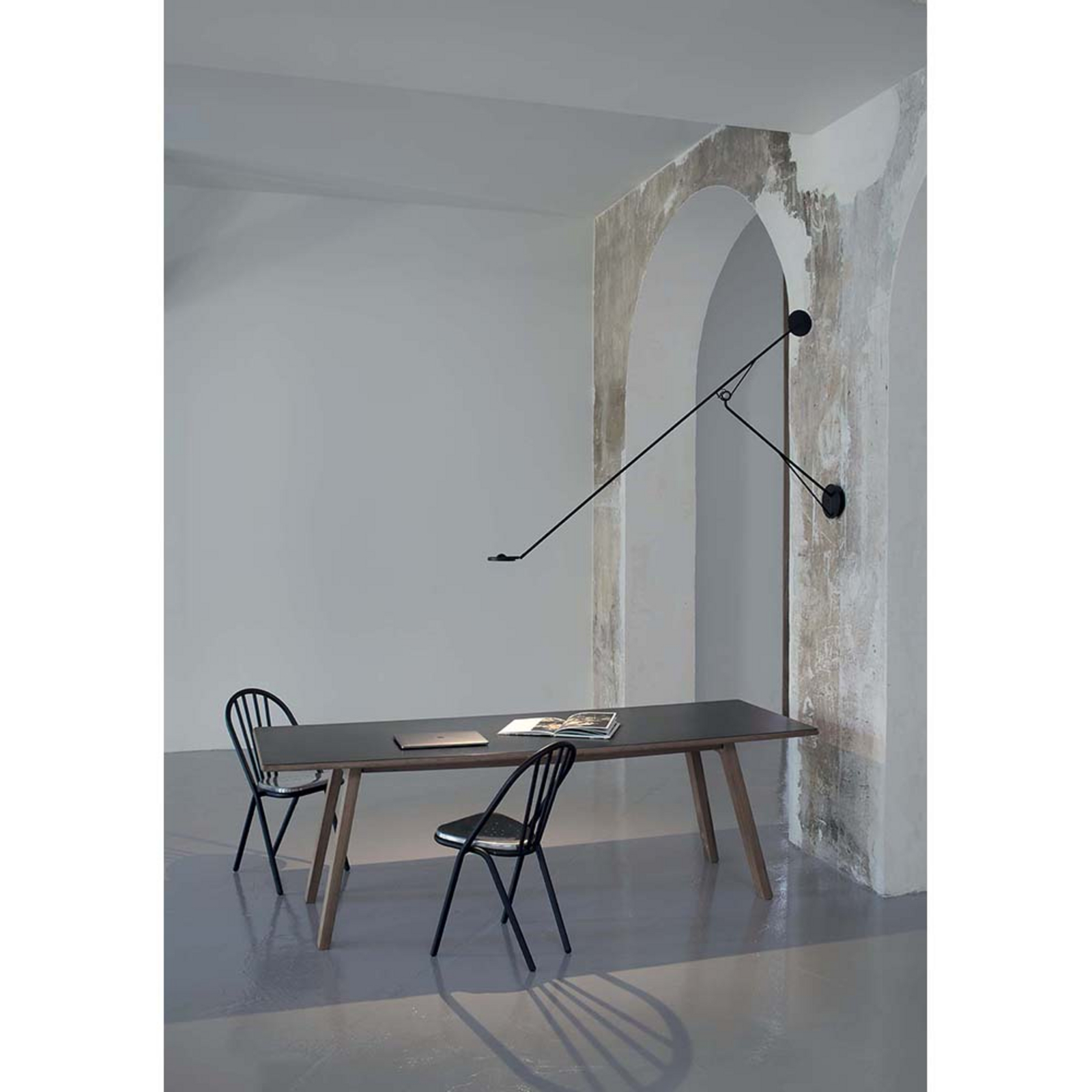 Aaro Floor Lamp Black - DCW