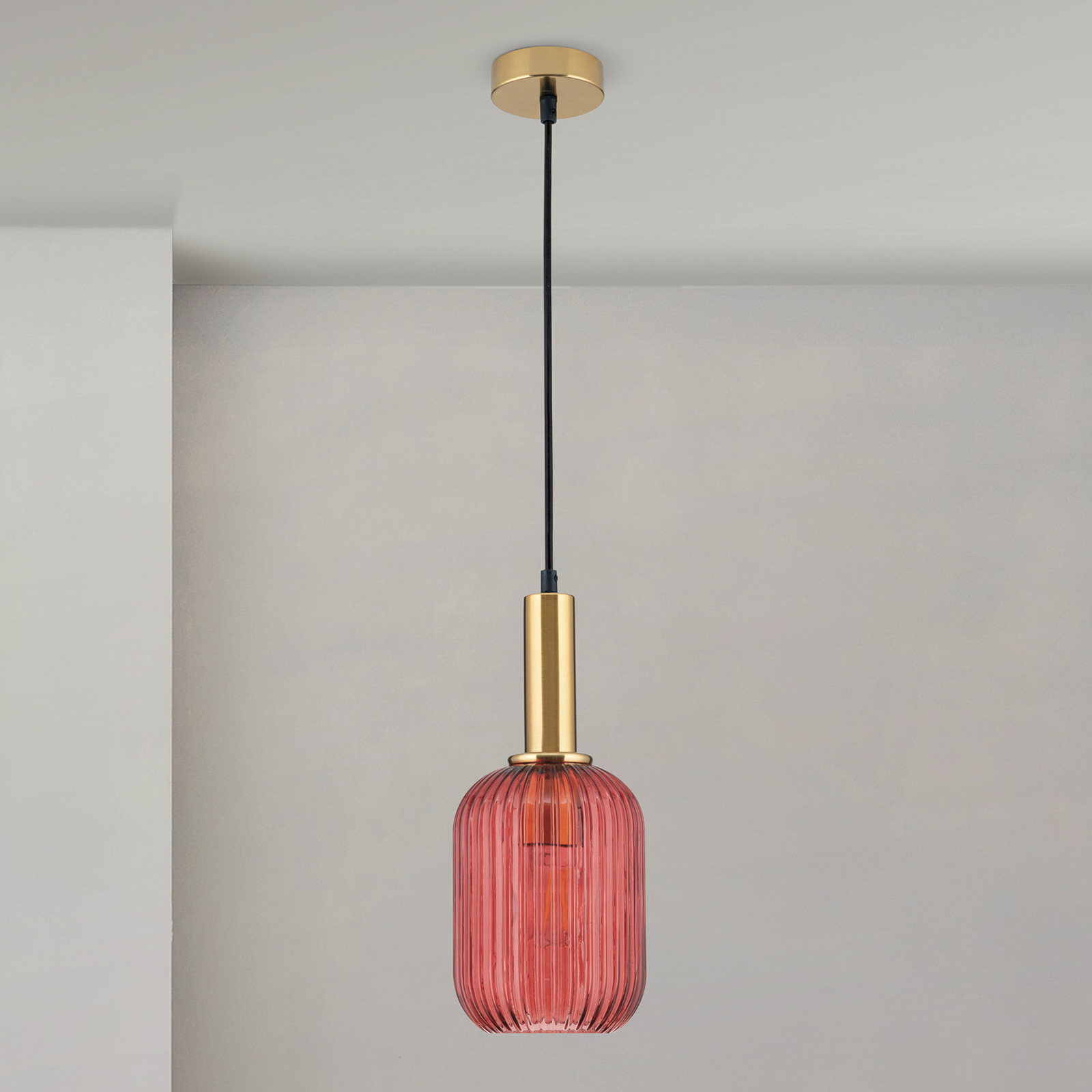 Carneval pendant light, antique brass/red, Ø 14 cm, glass