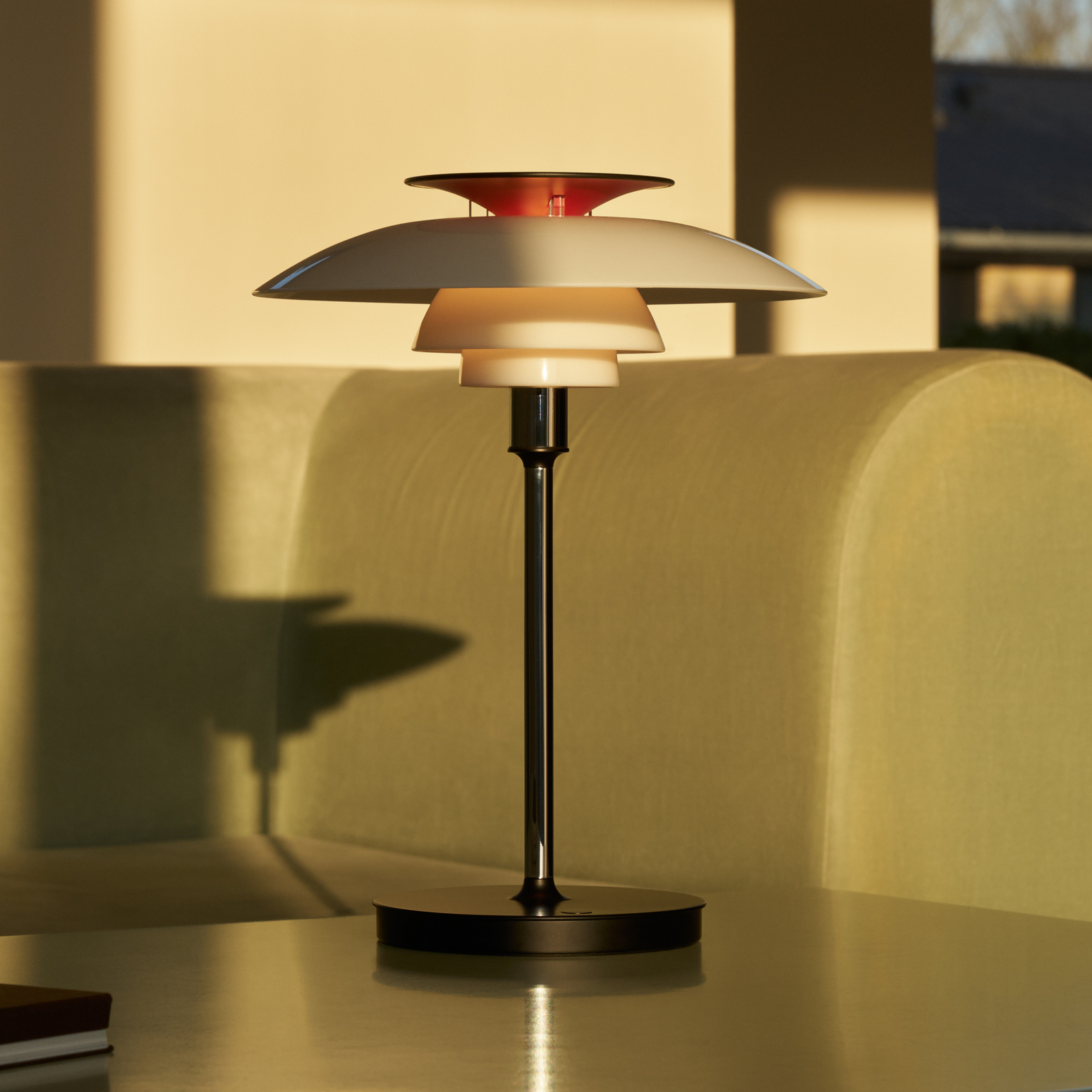 Lampe de table LED rechargeable Louis Poulsen PH 80, blanc/rouge/chrome IP44