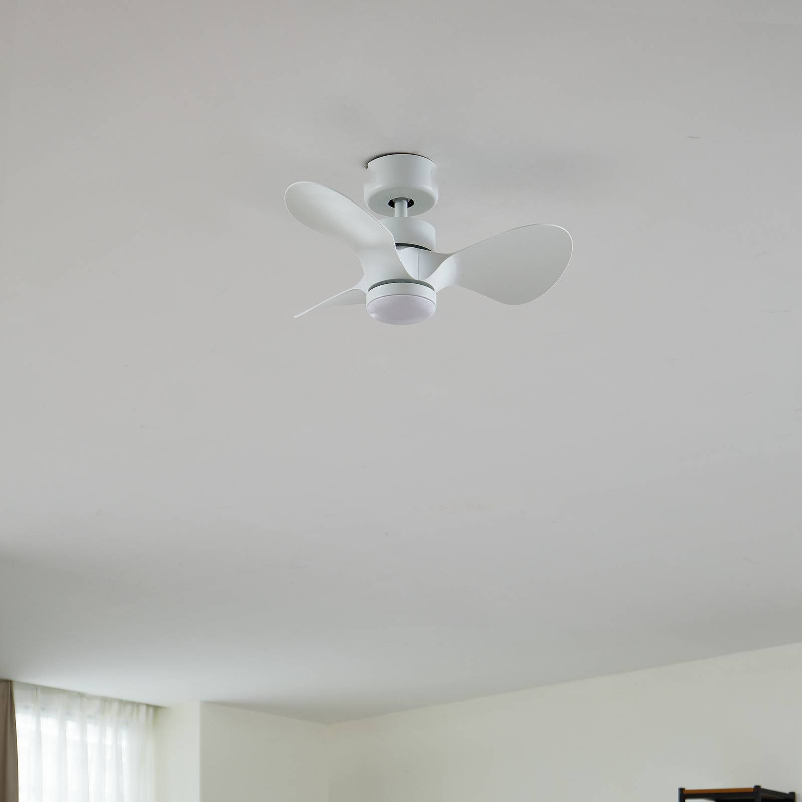 Stropný ventilátor Lindby LED Enon, biely, DC motor, tichý