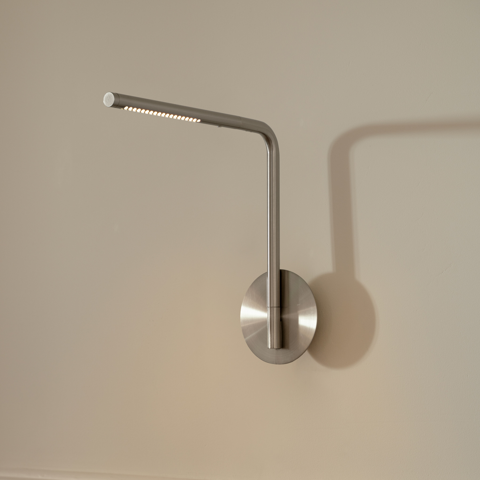 UMAGE LED-Wandlampe Omni Pivot, stahlfarben, dimmbar