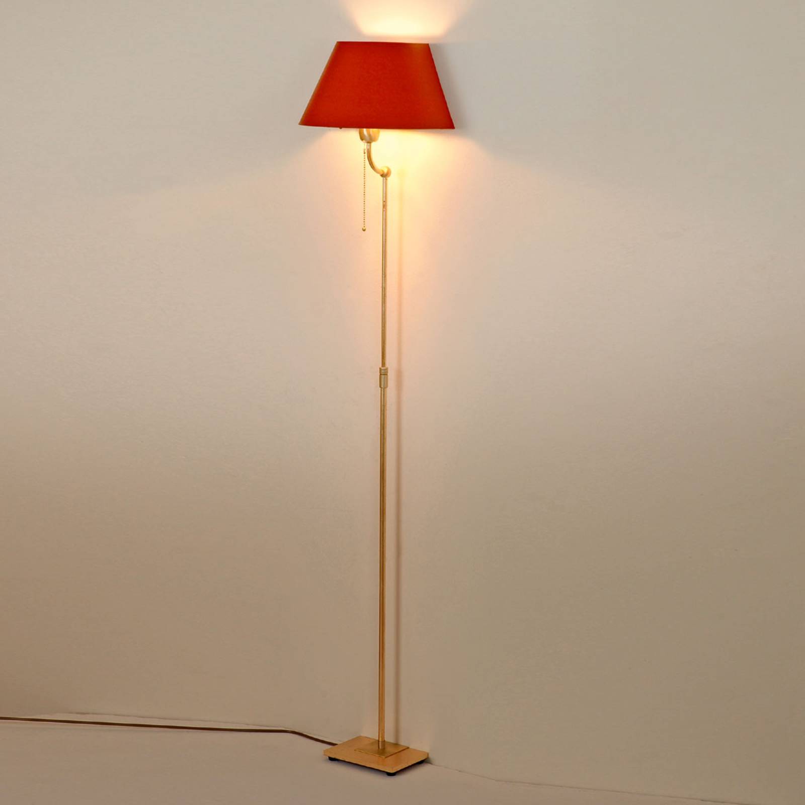 Levně Menzel Live Elegant stojací lampa červené stínidlo