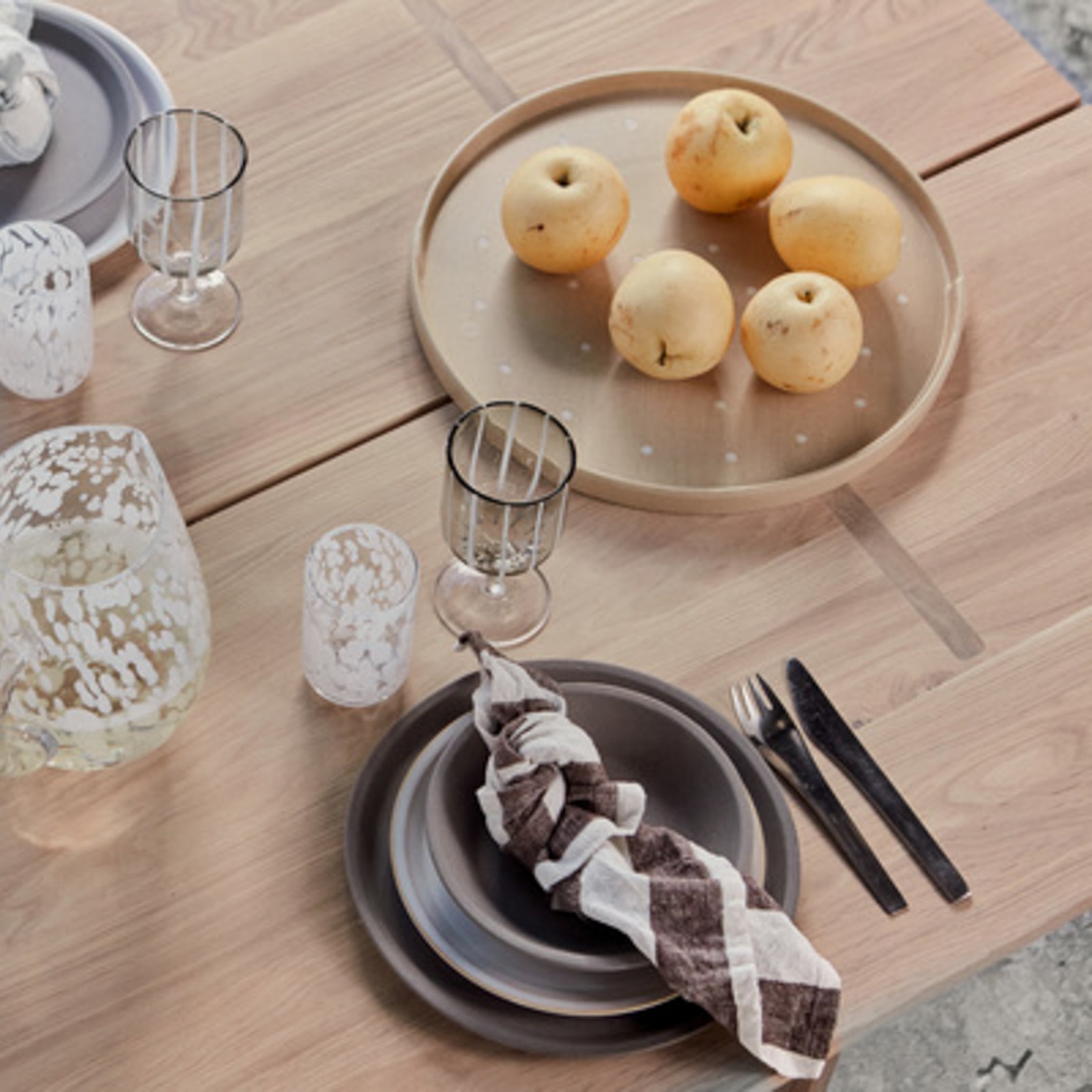 Plateau Aki, beige, Ø 37 cm, céramique - OYOY Living Design Plateau Aki, beige, Ø 37 cm, céramique - OYOY Living Design