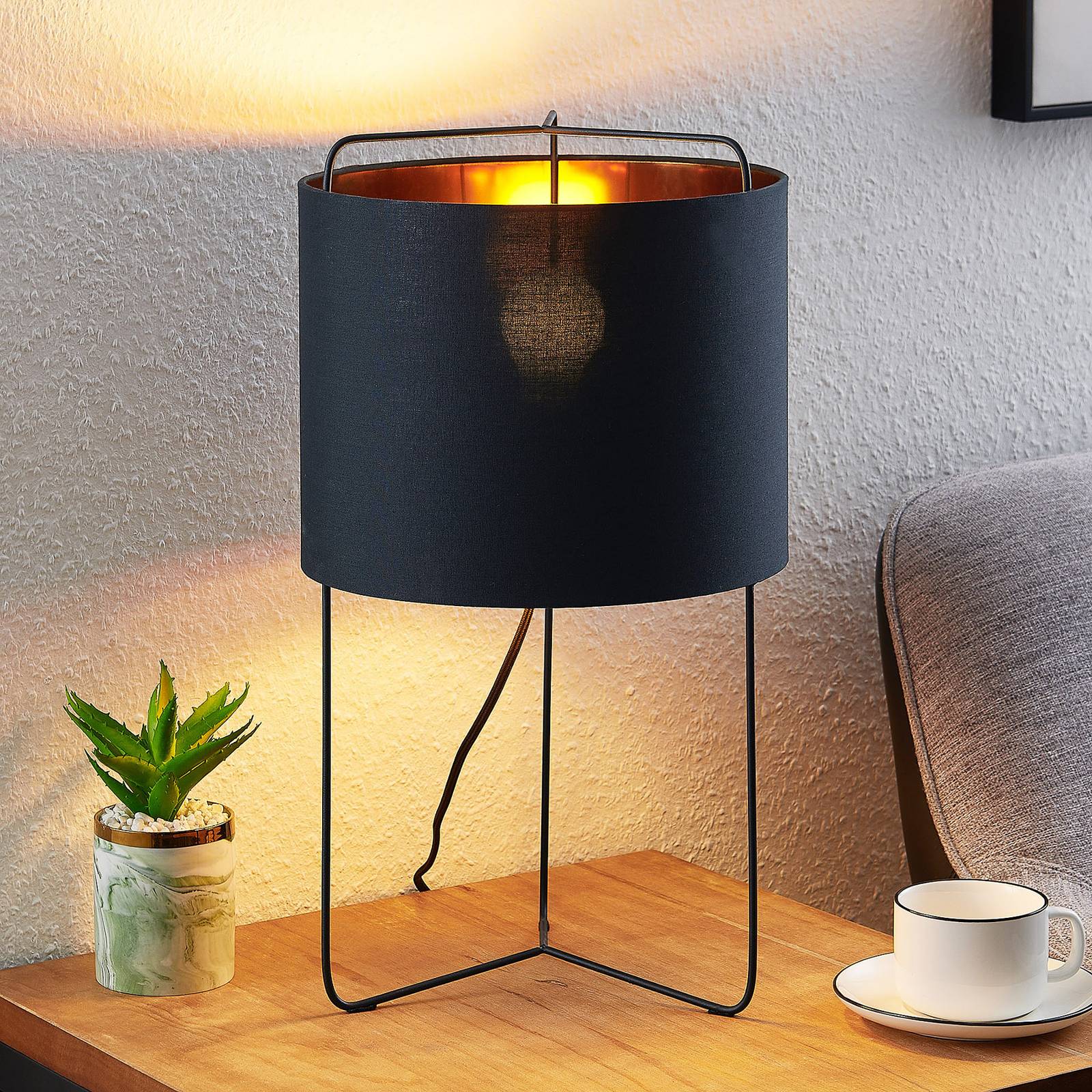 Lindby Kesta lampe à poser noire-dorée 50 cm