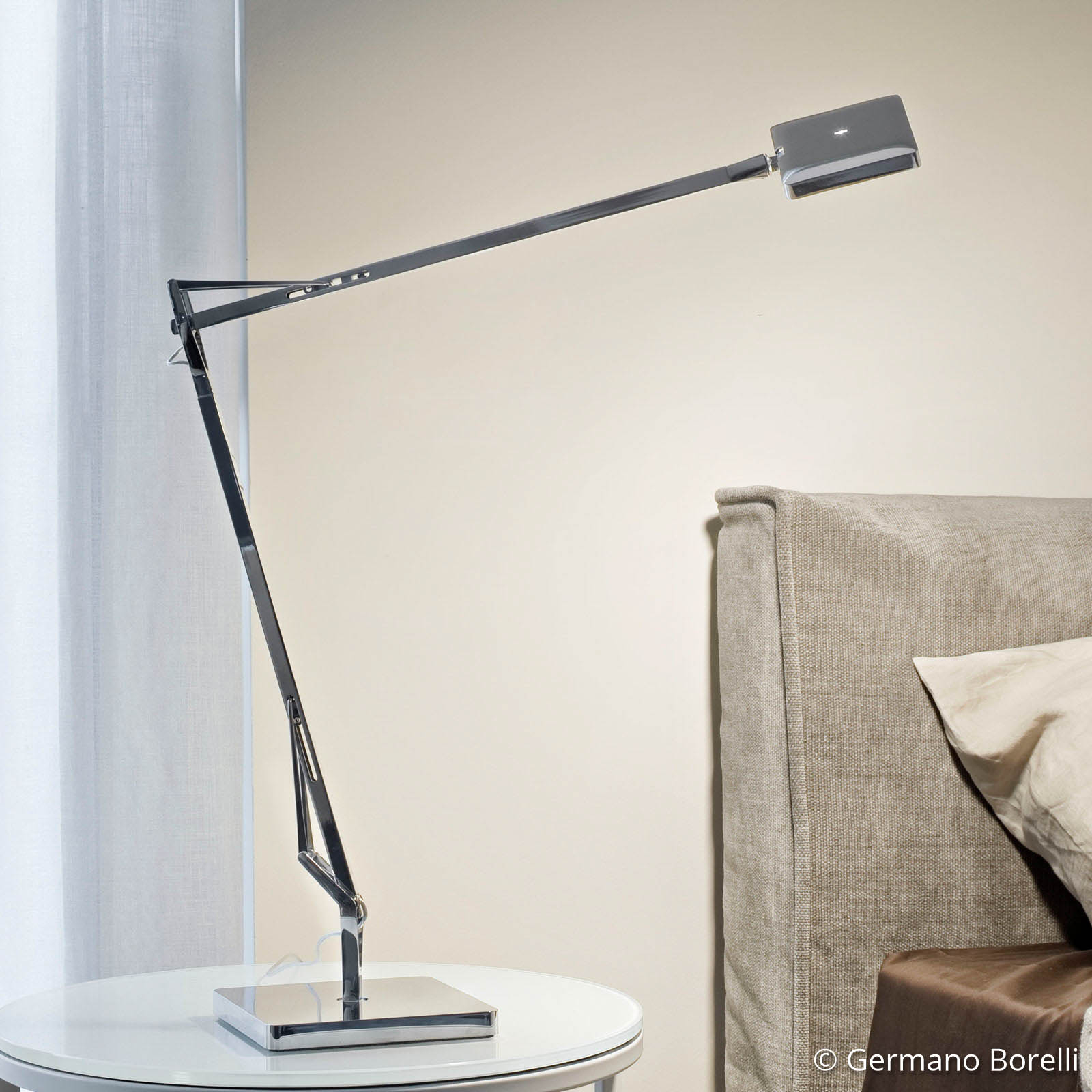 FLOS Kelvin Edge - lámpara de mesa LED antracita
