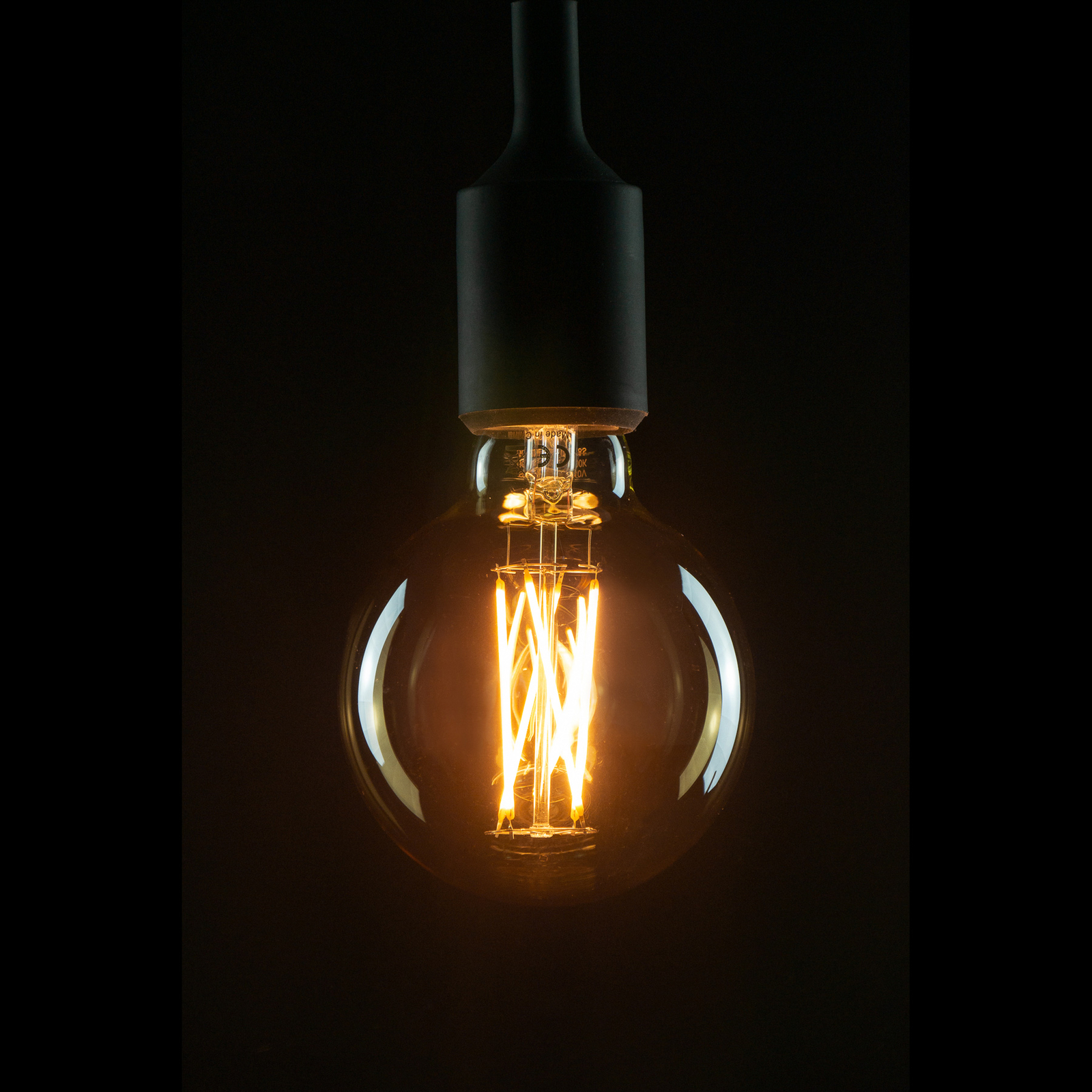 SEGULA LED-Globelampe E27 G95 5W 2.200K gold dimm